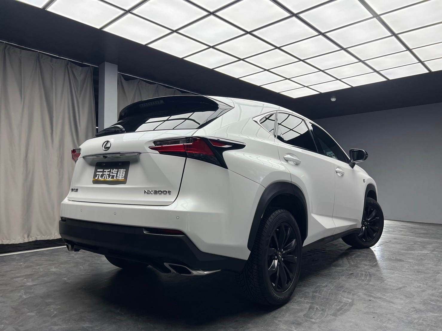 2015 NX200t AWD F版 環景 電熱椅 高妥善率 ❗️(194)【 元禾國際 阿龍店長 0968-691-205】元禾國際 新北最大車庫 實車實價 認證車  第9張相片