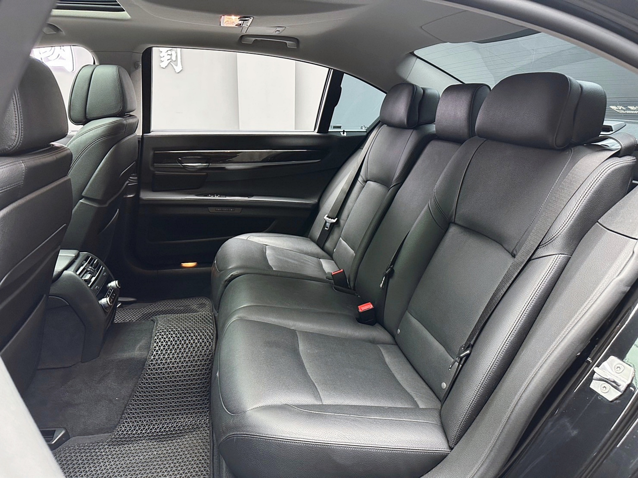 2013式 BMW 740Li F02 環景 電冷熱椅 進口加長豪華轎車 ❗️(100)【 元禾國際 阿龍店長 0968-691-205】元禾國際 新北最大車庫 實車實價 認證車  第4張相片