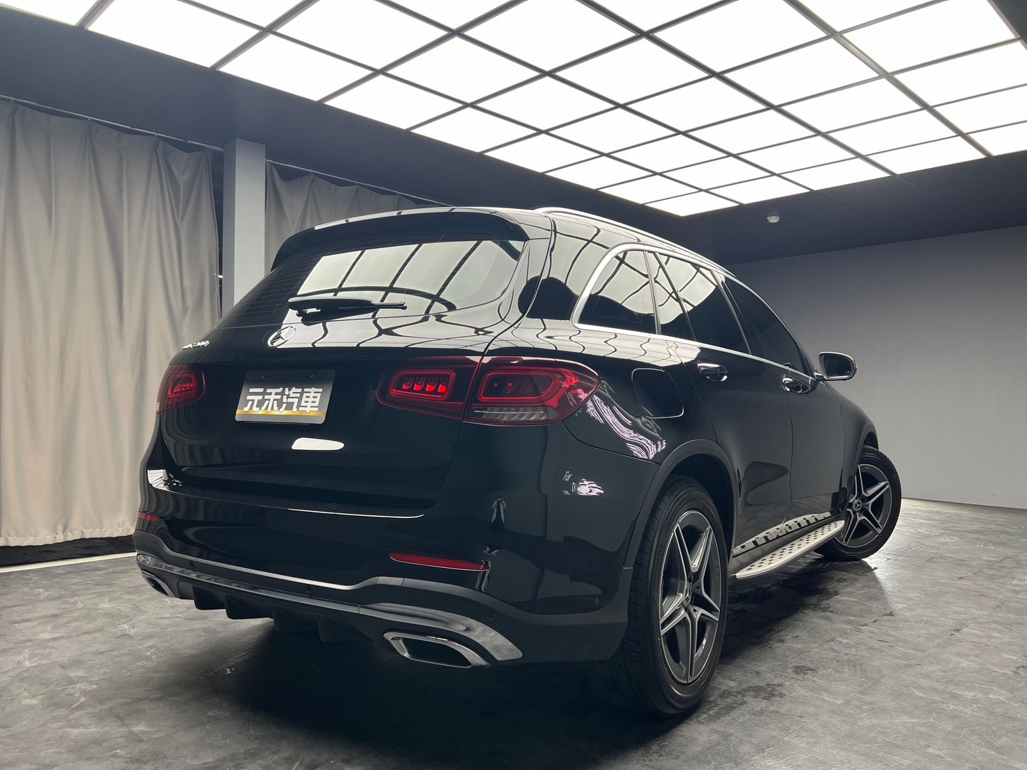 2020式 GLC200 輕油電 AMG 套件 23P 氣氛燈 ❗️(037)【 元禾國際 阿龍店長 0968-691-205】元禾國際 新北最大車庫 實車實價 認證車  第2張相片