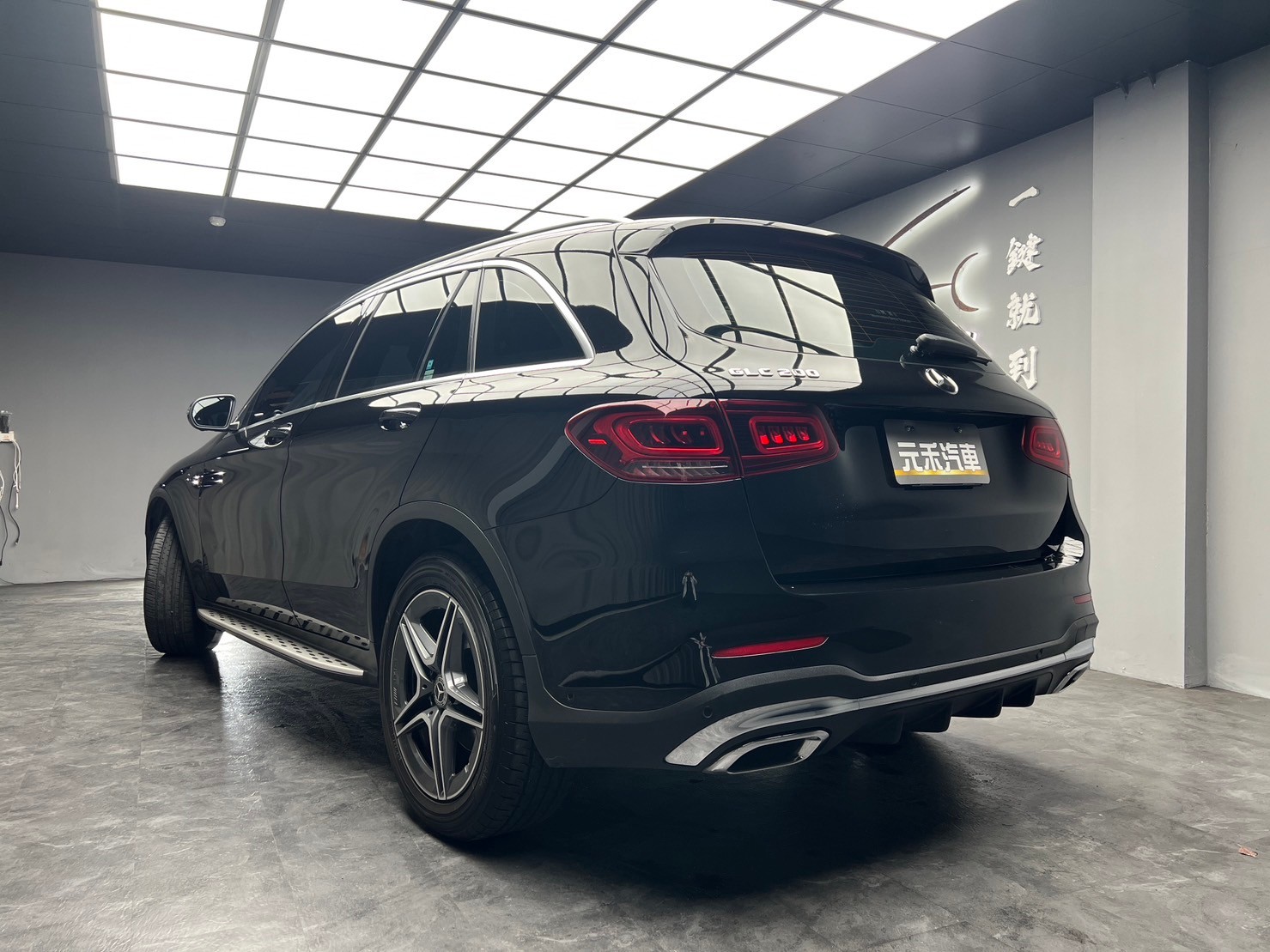 2020式 GLC200 輕油電 AMG 套件 23P 氣氛燈 ❗️(037)【 元禾國際 阿龍店長 0968-691-205】元禾國際 新北最大車庫 實車實價 認證車  第3張相片