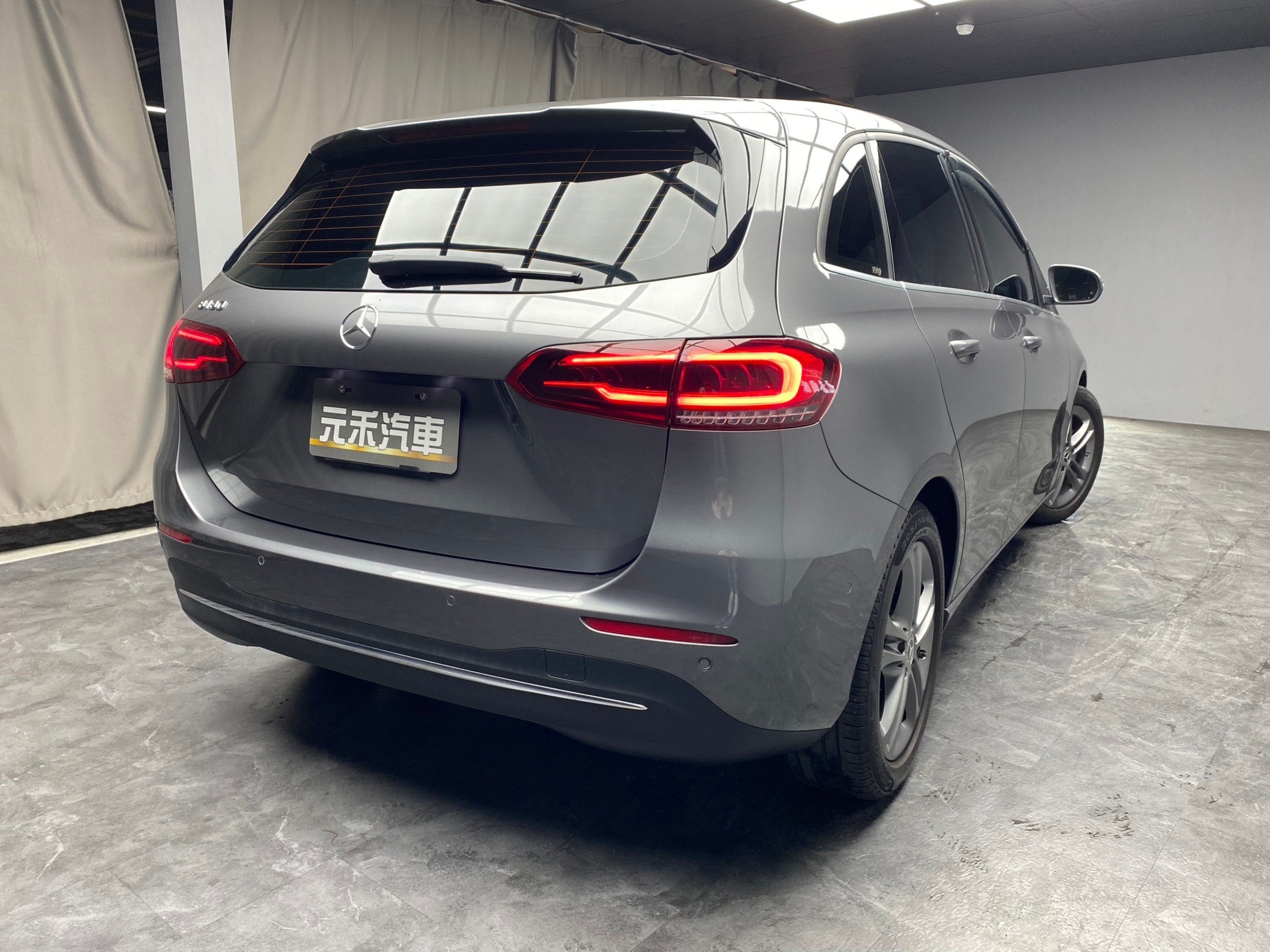 2020式 新款 B180 電動椅 自動停車 賓士小休旅 ❗️(098)【 元禾國際 阿龍店長 0968-691-205】元禾國際 新北最大車庫 實車實價 認證車  第4張相片
