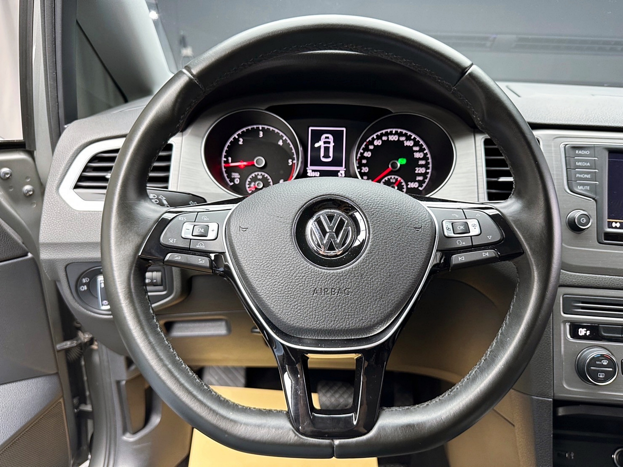 2017 Golf Sportsvan 280TDI Comfortline 省油省稅 柴油休旅 ❗️(134)【 元禾國際 阿龍店長 0968-691-205】元禾國際 新北最大車庫 實車實價 認證車  第7張相片