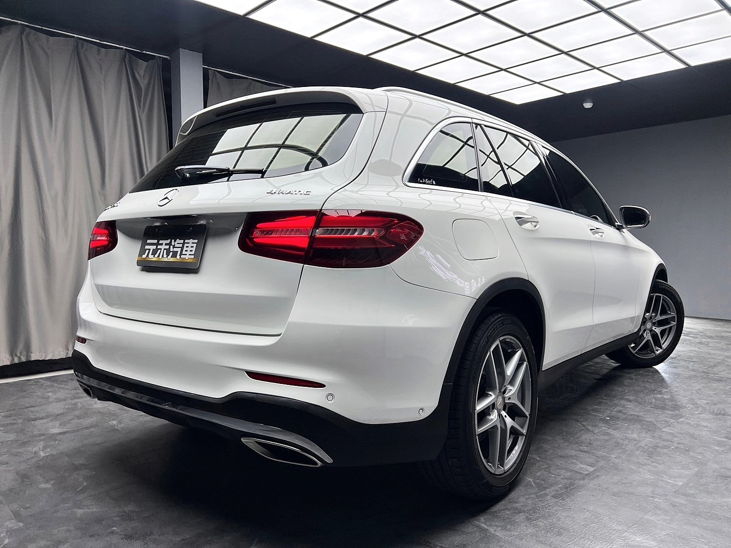 2016 GLC250 4MATIC AMG Line 環景 自動停車 超搶手 賓士GLC ❗️(005)【 元禾國際 阿龍店長 0968-691-205】元禾國際 新北最大車庫 實車實價 認證車	  第2張相片