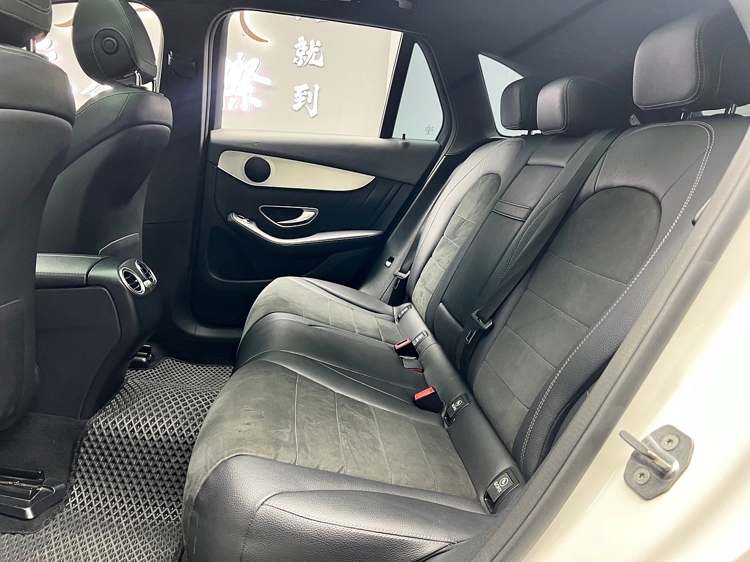 2016 GLC250 4MATIC AMG Line 環景 自動停車 超搶手 賓士GLC ❗️(005)【 元禾國際 阿龍店長 0968-691-205】元禾國際 新北最大車庫 實車實價 認證車	  第4張相片