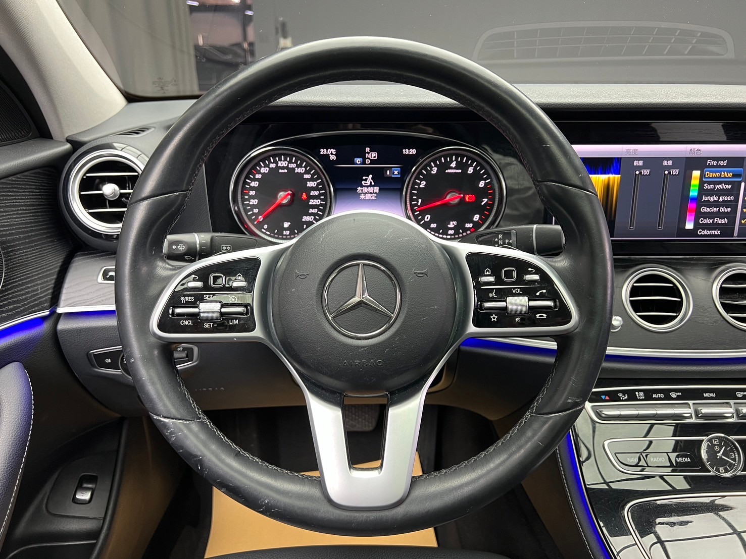 2019式 Benz E200 天窗 自動停車 64色氣氛燈 ❗️(144)【 元禾國際 阿龍店長 0968-691-205】元禾國際 新北最大車庫 實車實價 認證車  第8張相片