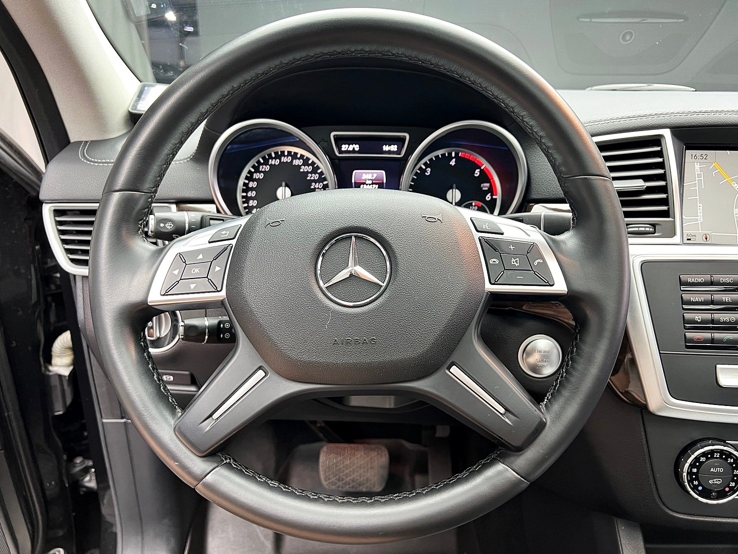 2014 BENZ GL350 BlueTEC 賓士柴油四驅七人座 全景天窗/自動停車❗️(089)【 元禾國際 阿龍店長 0968-691-205】元禾國際 新北最大車庫 實車實價 認證車  第8張相片