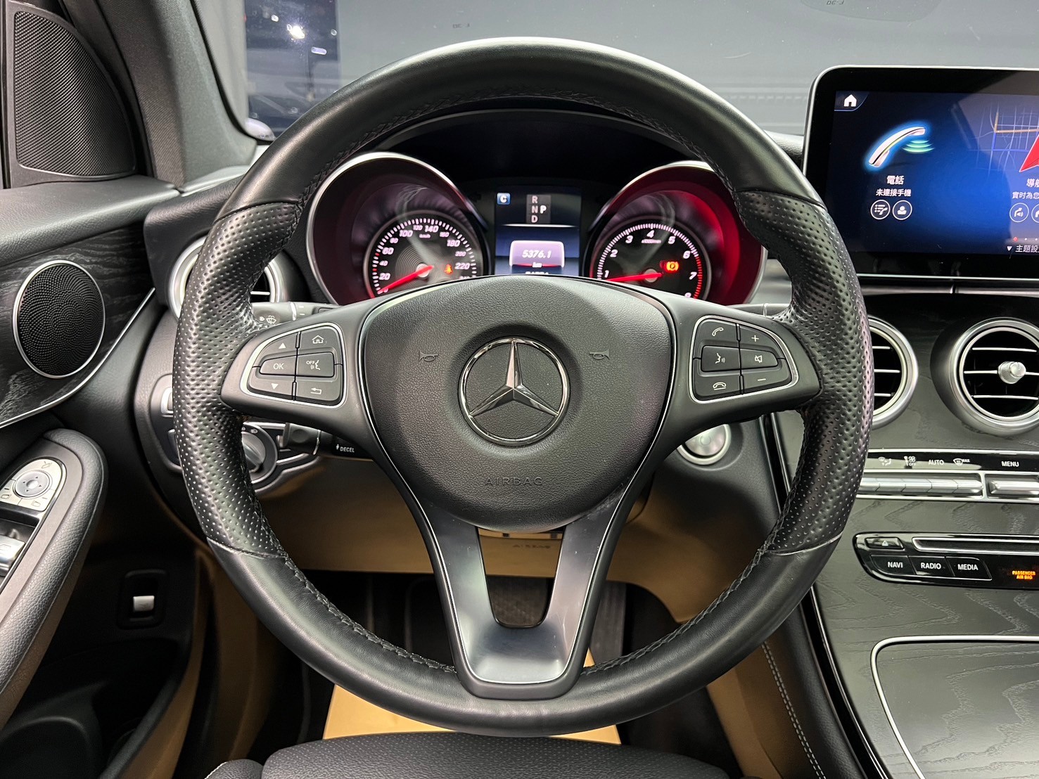 2018 賓士 GLC300 AMG X253 環景 安卓機 電尾門 ❗️(179)【 元禾國際 阿龍店長 0968-691-205】元禾國際 新北最大車庫 實車實價 認證車  第6張相片