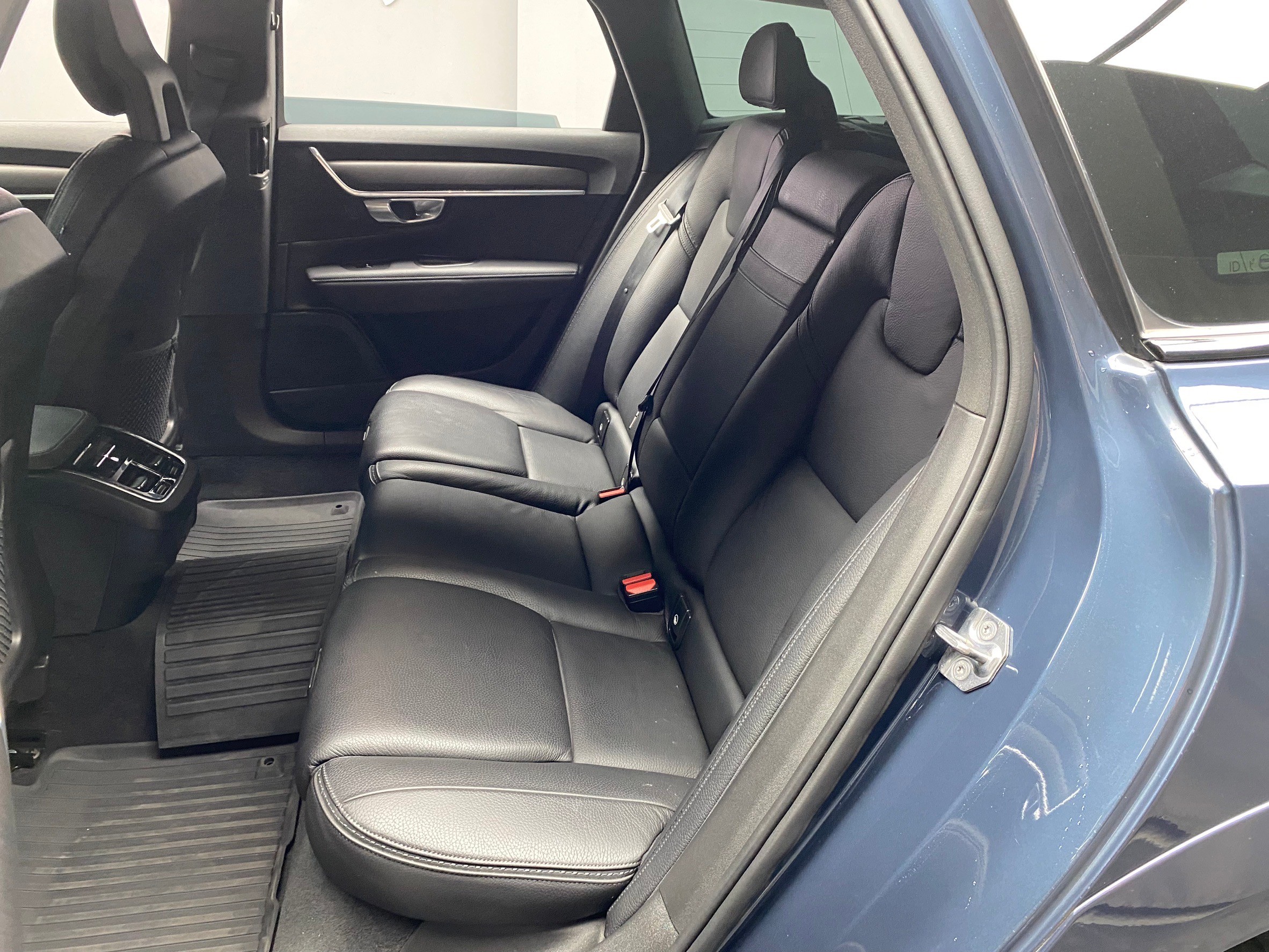 2018式 VOLVO V90 CC 旗艦 旅行車 跟車 腳踢尾門 升級B&W音響 卡鉗 排氣管 BC鋁圈 加大通風碟 多改裝 (233)【 元禾國際 阿龍店長 0968-691-205】元禾國際 新北最大車庫 實車實價 認證車  第3張相片