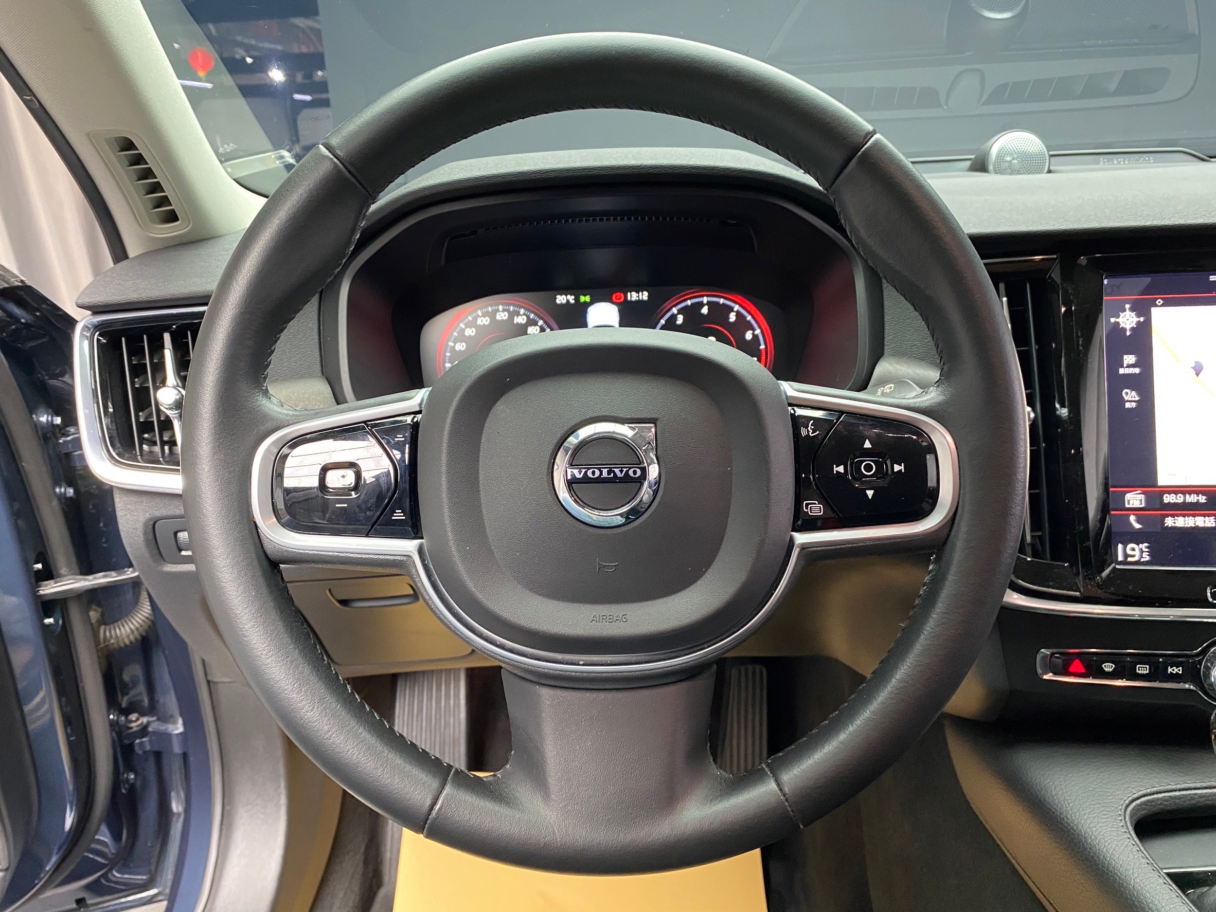2018式 VOLVO V90 CC 旗艦 旅行車 跟車 腳踢尾門 升級B&W音響 卡鉗 排氣管 BC鋁圈 加大通風碟 多改裝 (233)【 元禾國際 阿龍店長 0968-691-205】元禾國際 新北最大車庫 實車實價 認證車  第7張相片