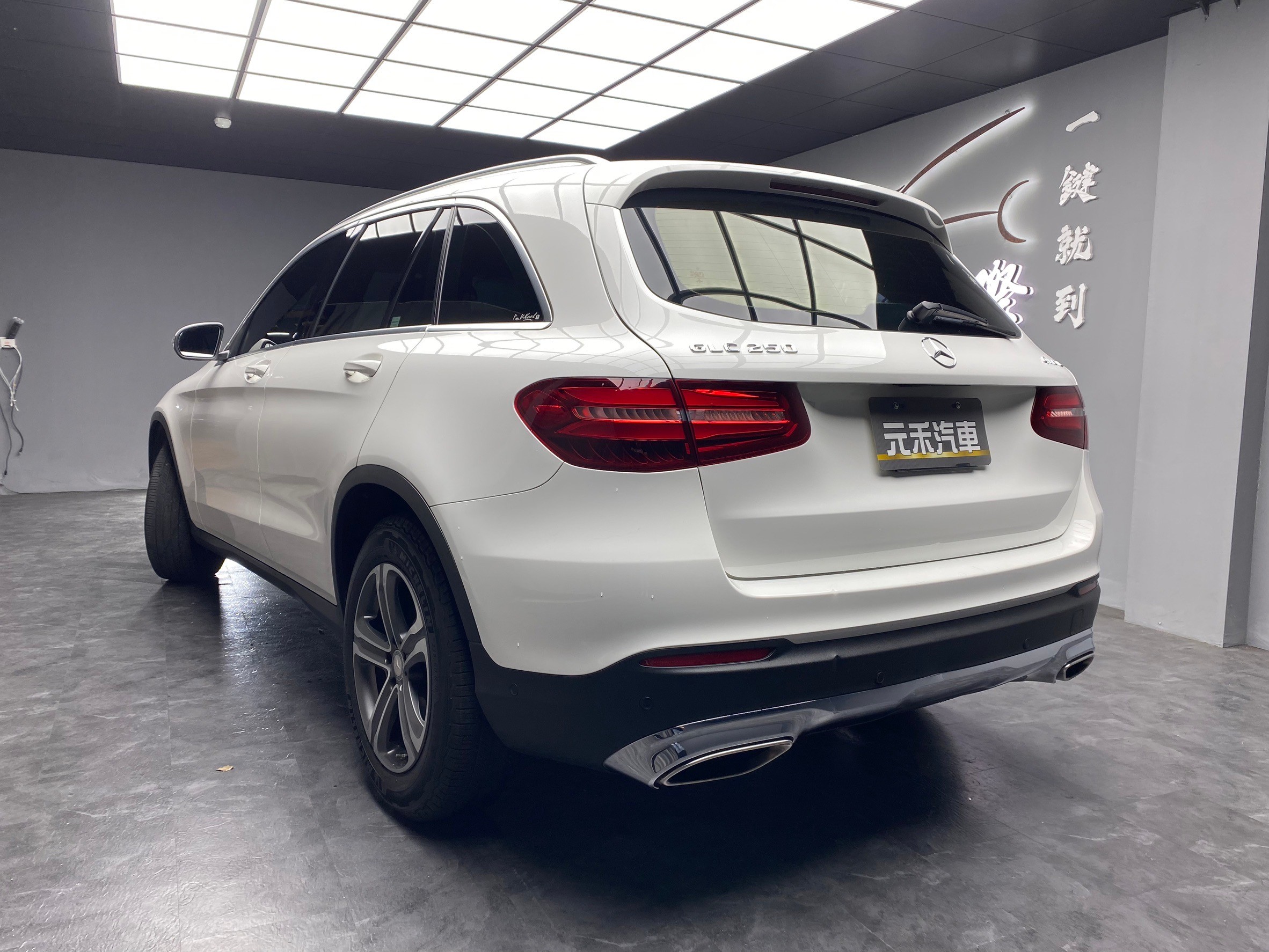 2016式 GLC250 4MATIC X253 環景 四驅 自動停車 ❗️(199)【 元禾國際 阿龍店長 0968-691-205】元禾國際 新北最大車庫 實車實價 認證車  第8張相片