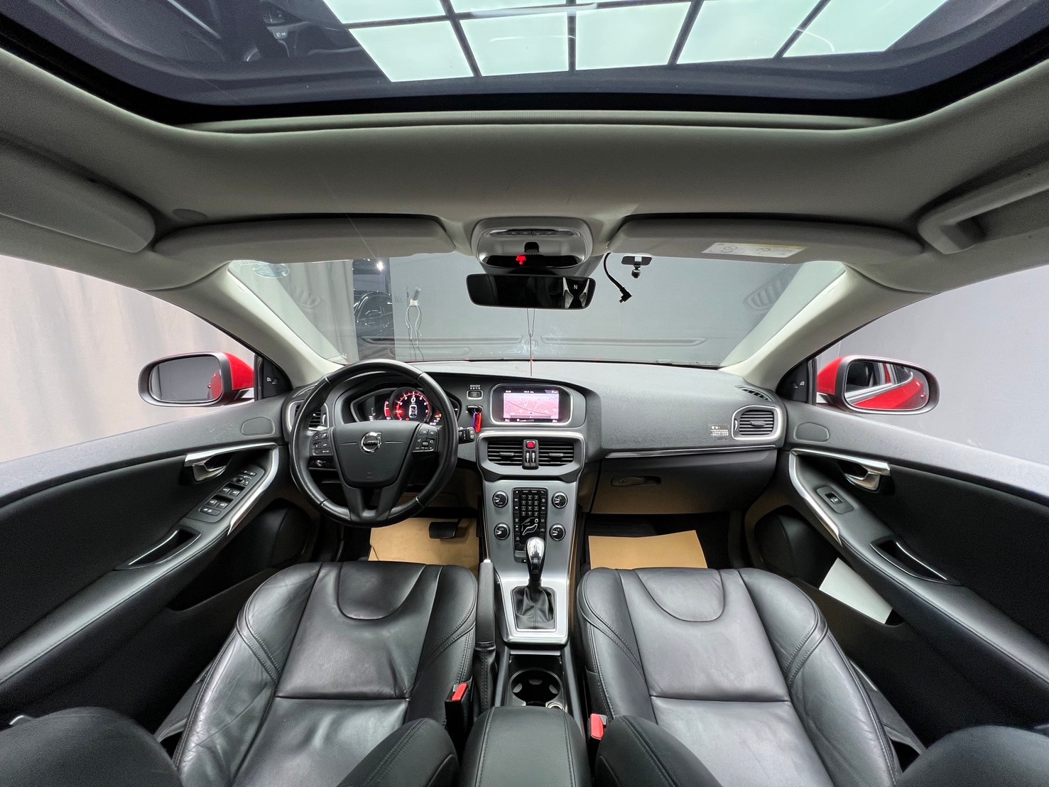 2019 Volvo V40 T3 安全智尚版 ACC跟車 全景天窗 掀背車 ❗️(238)【 元禾國際 阿龍店長 0968-691-205】元禾國際 新北最大車庫 實車實價 認證車  第6張相片
