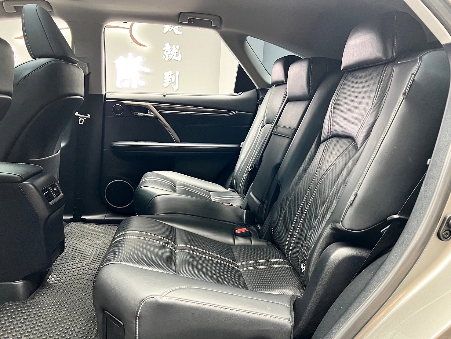 2021式 Lexus RX450hL 油電 七人座 四驅 旗艦版 環景 跟車 ML 大滿配 ❗️(133)【 元禾國際 阿龍店長 0968-691-205】元禾國際 新北最大車庫 實車實價 認證車  第2張相片