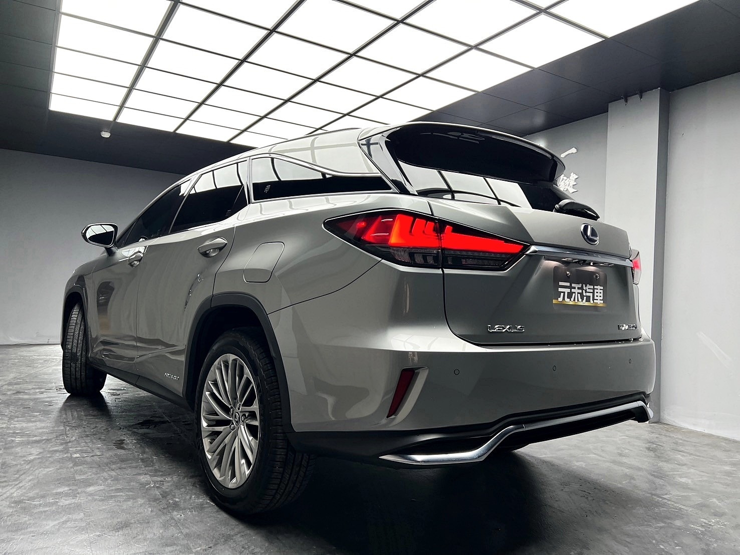 2021式 Lexus RX450hL 油電 七人座 四驅 旗艦版 環景 跟車 ML 大滿配 ❗️(133)【 元禾國際 阿龍店長 0968-691-205】元禾國際 新北最大車庫 實車實價 認證車  第5張相片
