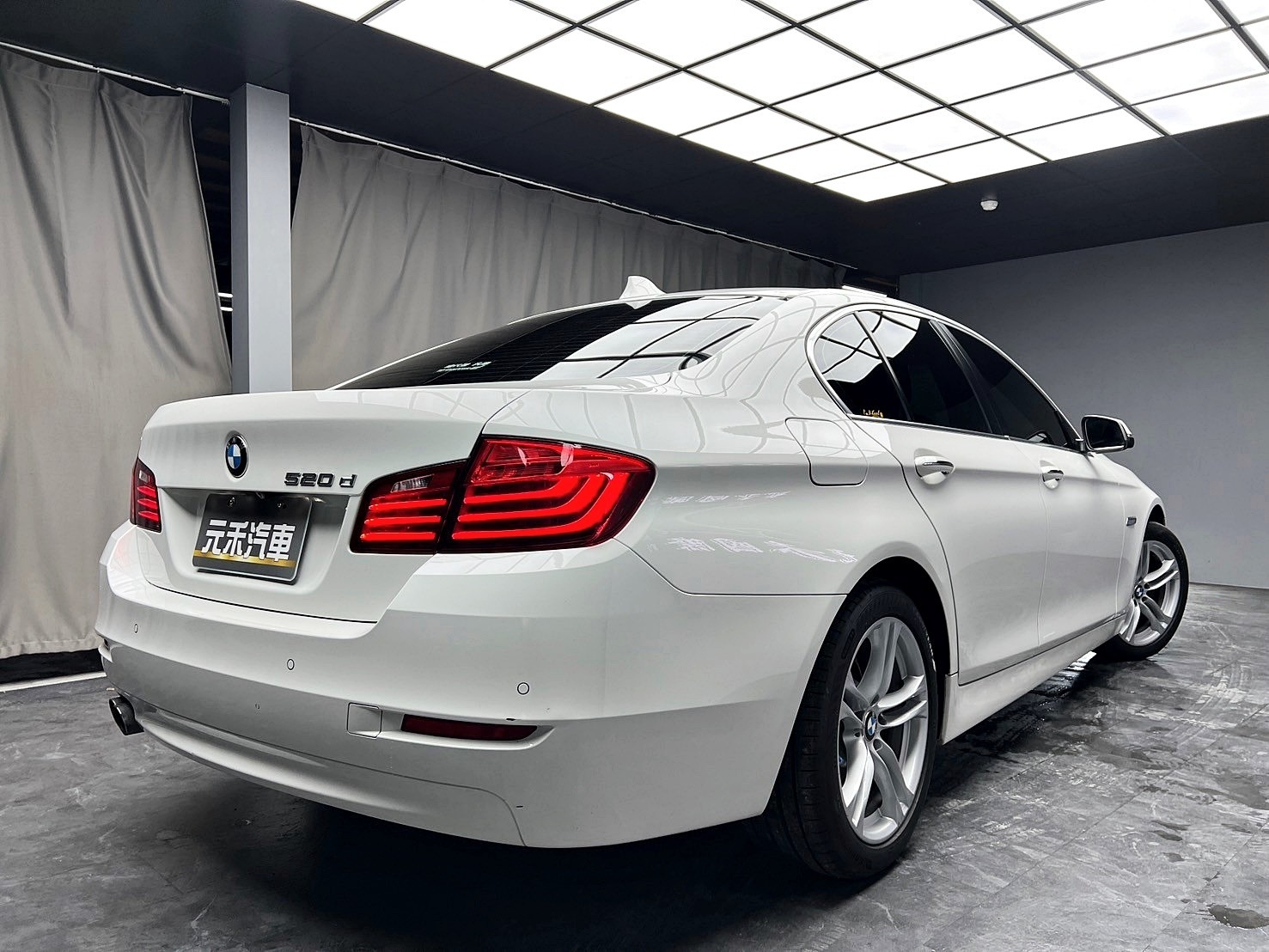 2014式 BMW 520d F10 小改款外觀 電尾門 ❗️(256)【 元禾國際 阿龍店長 0968-691-205】元禾國際 新北最大車庫 實車實價 認證車  第2張相片