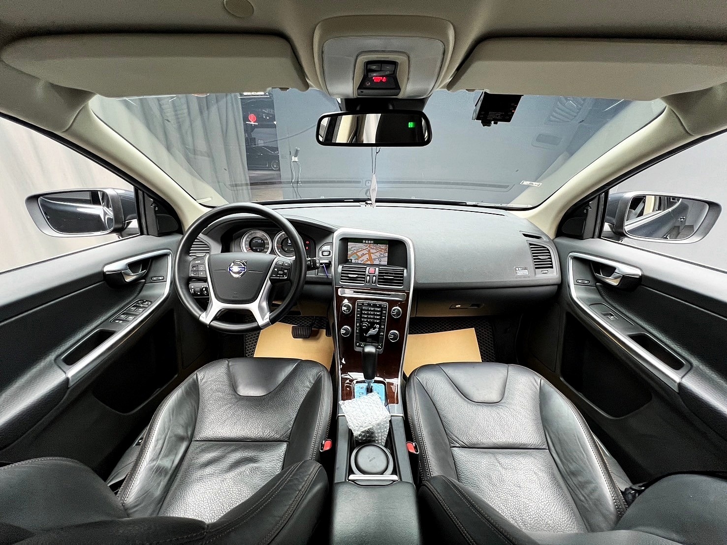 2012式 Volvo XC60 T5 豪華版 盲點 電尾門 實惠 休旅車 代步車 ❗️【 元禾國際 阿龍店長 0968-691-205】阿龍中古車 新北最大車庫 實車實價 認證車 無泡水 無事故 (138)  第5張相片