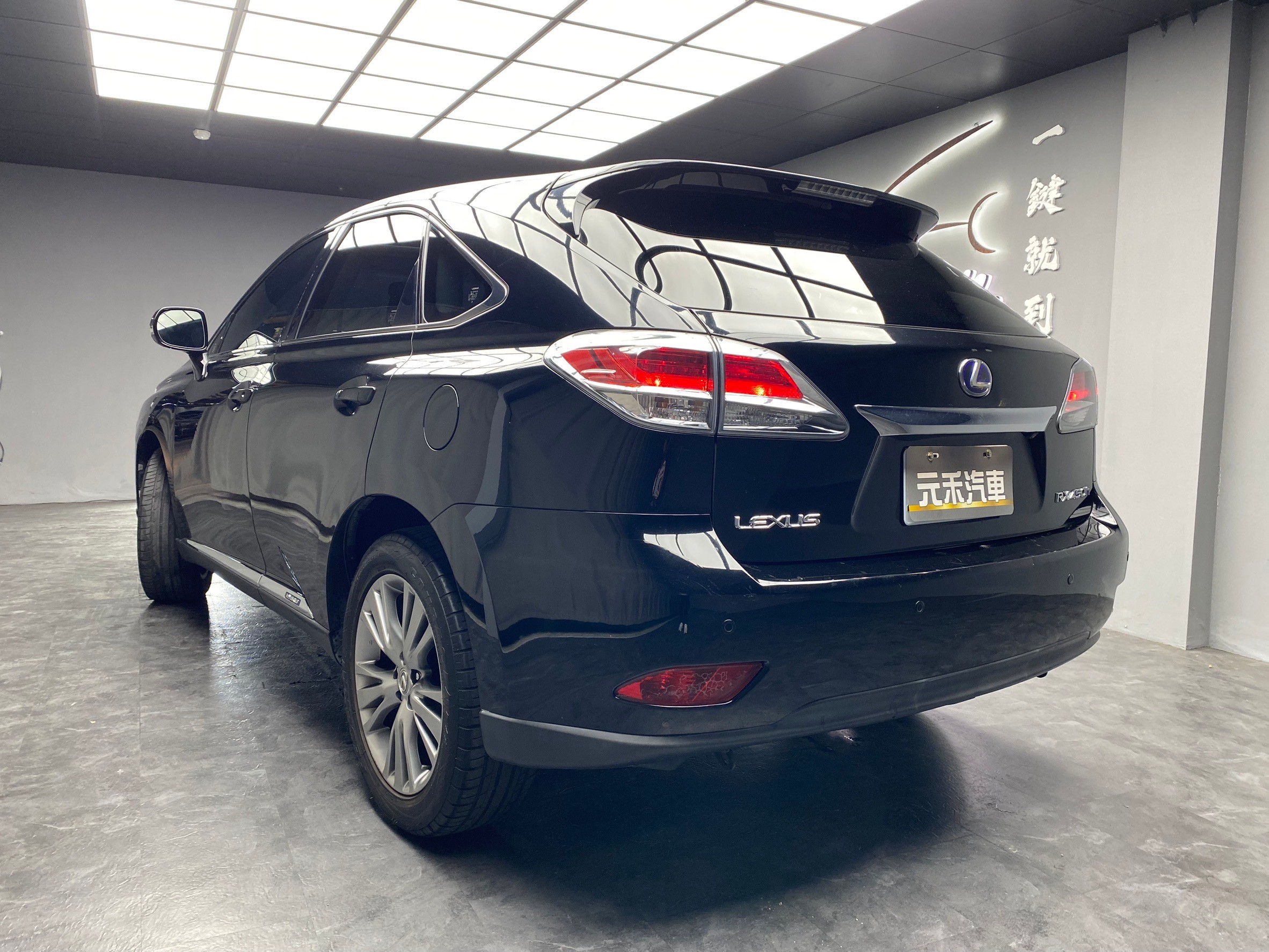 2012 Lexus RX450h 頂級版 油電 休旅 已更換大電池 ❗️【 元禾國際 阿龍店長 0968-691-205】阿龍中古車 二手車 中古車 新北最大車庫 實車實價 認證車 無泡水 無事故 (248)  第2張相片