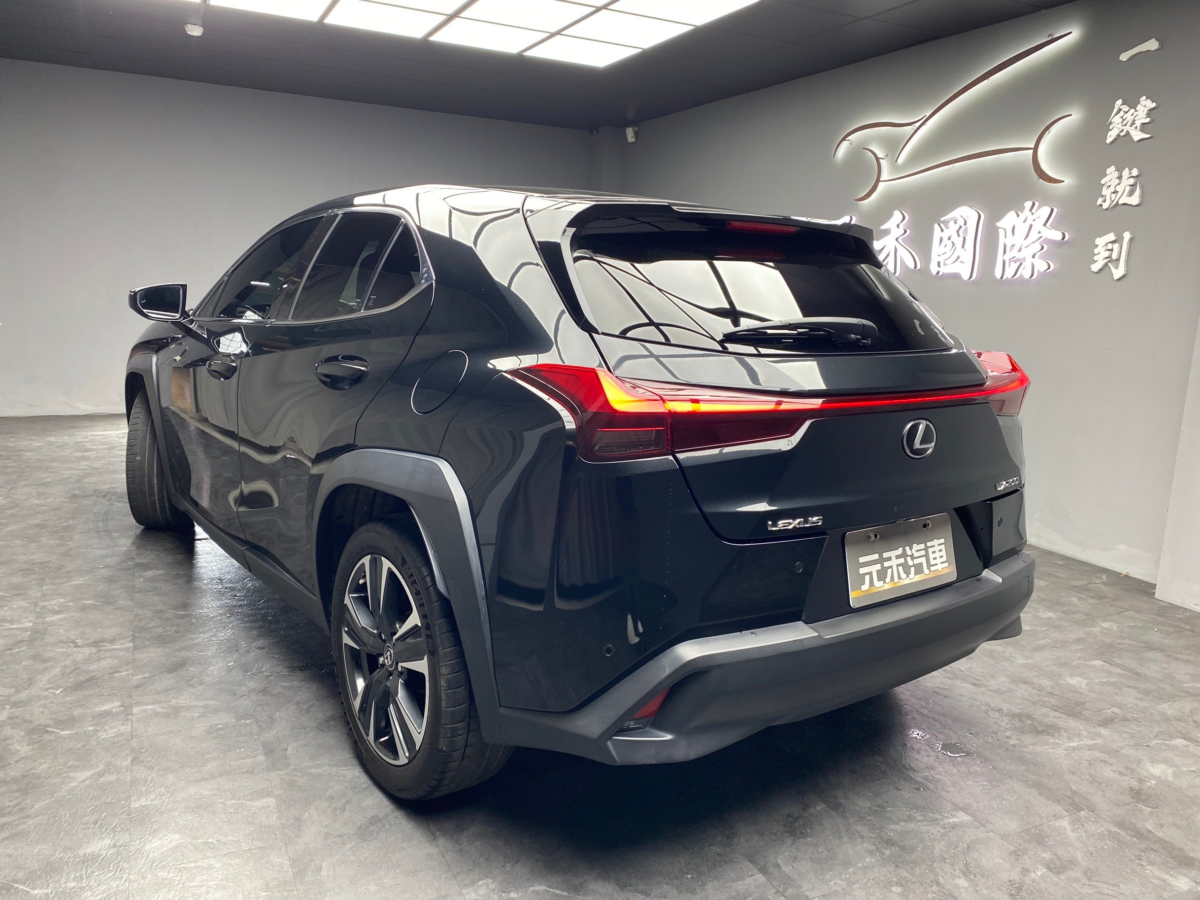 2021 Lexus UX200 菁英+版 ACC 跟車 LSS 2.0 駕駛輔助❗️(148)【 元禾國際 阿龍店長 0968-691-205】阿龍中古車 二手車 中古車 新北最大車庫 實車實價 認證車 無泡水 無事故  第2張相片