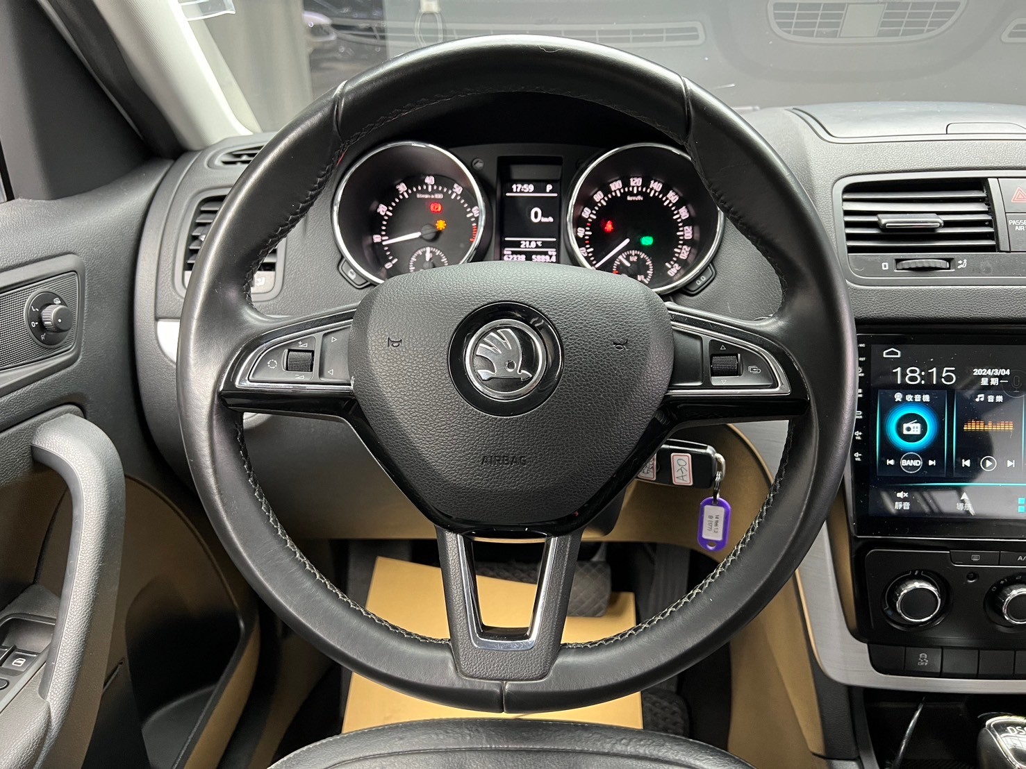 2014 Skoda Yeti TSI 魅力款 升級 17吋輕量化鋁圈 省油 省稅 ❗️(177) 【 元禾國際 阿龍店長 0968-691-205】阿龍中古車 二手車 中古車 新北最大車庫 實車實價 認證車 無泡水 無事故  第9張相片
