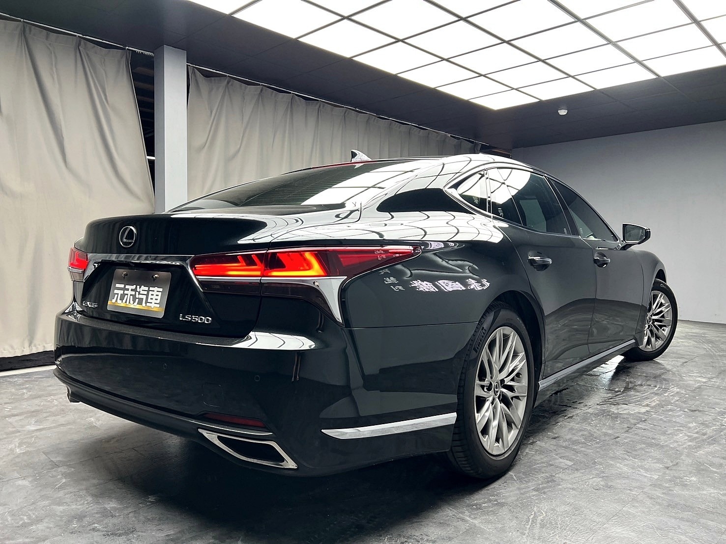 2018 Lexus LS500 頂級版 跟車 雙前電動按摩椅 ML音響 ❗️(085)【 元禾國際 阿龍店長 0968-691-205】阿龍中古車 二手車 中古車 新北最大車庫 實車實價 認證車 無泡水 無事故  第9張相片
