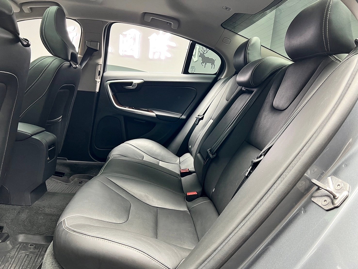 2017 Volvo S60 T4 安全旗艦版 跟車 天窗 自動停車 ❗️(213)【 元禾國際 阿龍店長 0968-691-205】阿龍中古車 二手車 中古車 新北最大車庫 實車實價 認證車 無泡水 無事故  第4張相片
