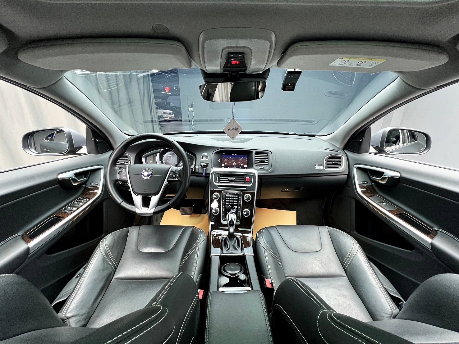 2017 Volvo S60 T4 安全旗艦版 跟車 天窗 自動停車 ❗️(213)【 元禾國際 阿龍店長 0968-691-205】阿龍中古車 二手車 中古車 新北最大車庫 實車實價 認證車 無泡水 無事故  第5張相片