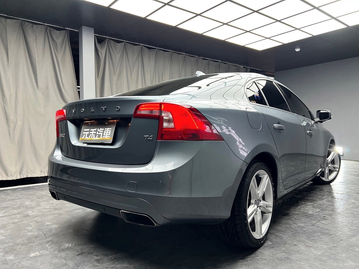 2017 Volvo S60 T4 安全旗艦版 跟車 天窗 自動停車 ❗️(213)【 元禾國際 阿龍店長 0968-691-205】阿龍中古車 二手車 中古車 新北最大車庫 實車實價 認證車 無泡水 無事故  第10張相片