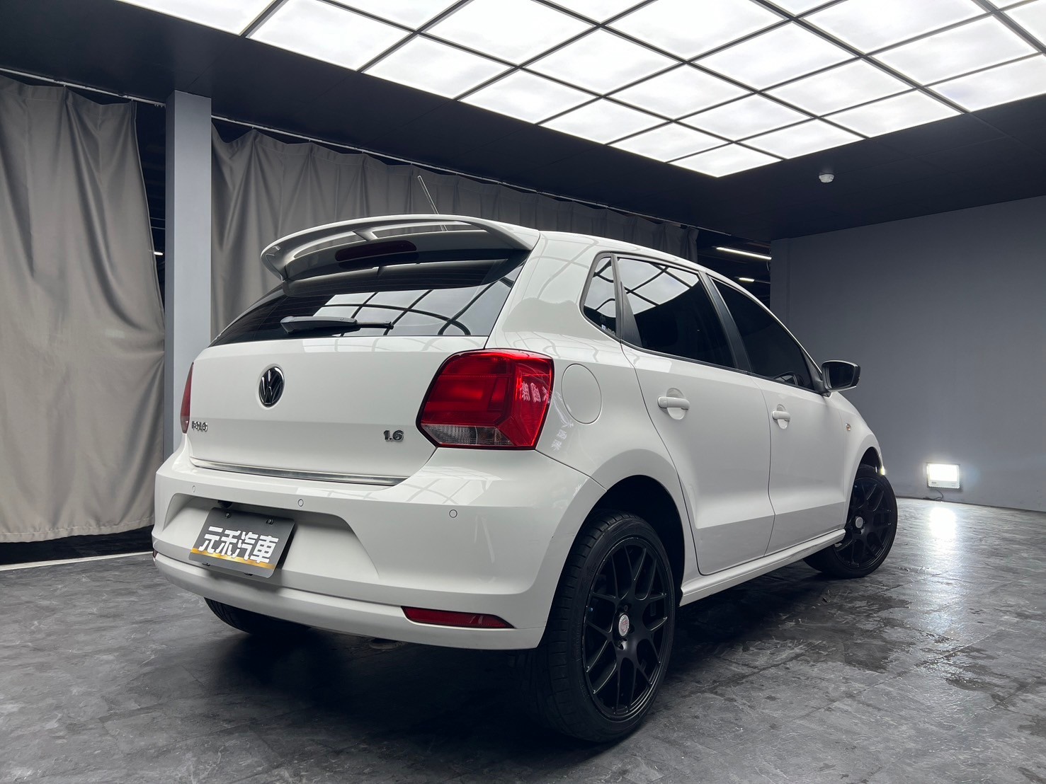 2015 VW Polo HL 升級 安卓機 輕量鋁圈 進口 掀背車 ❗️(210)【 元禾國際 阿龍店長 0968-691-205】阿龍中古車 二手車 中古車 新北最大車庫 實車實價 認證車 無泡水 無事故  第2張相片