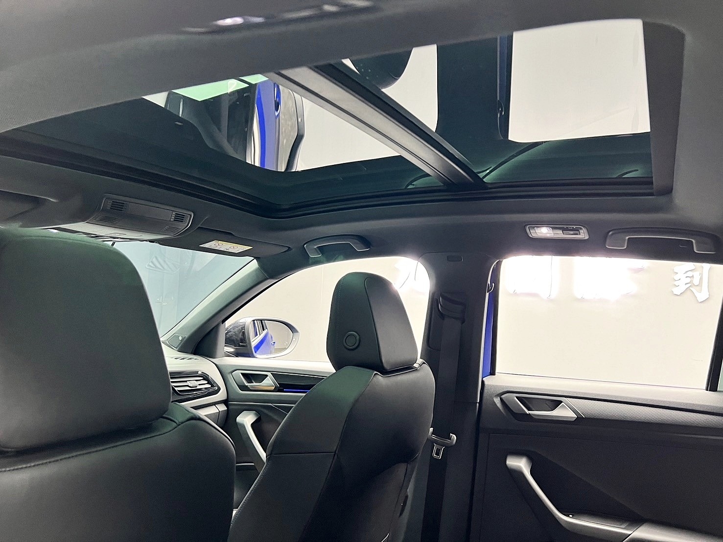 2023 VW T-ROC R版 全速域ACC 數位儀錶 Beats音響 稀有 性能跑旅 ❗️【 元禾國際 阿龍店長 0968-691-205】阿龍中古車 二手車 中古車 新北最大車庫 實車實價 認證車 無泡水 無事故 (167)  第5張相片