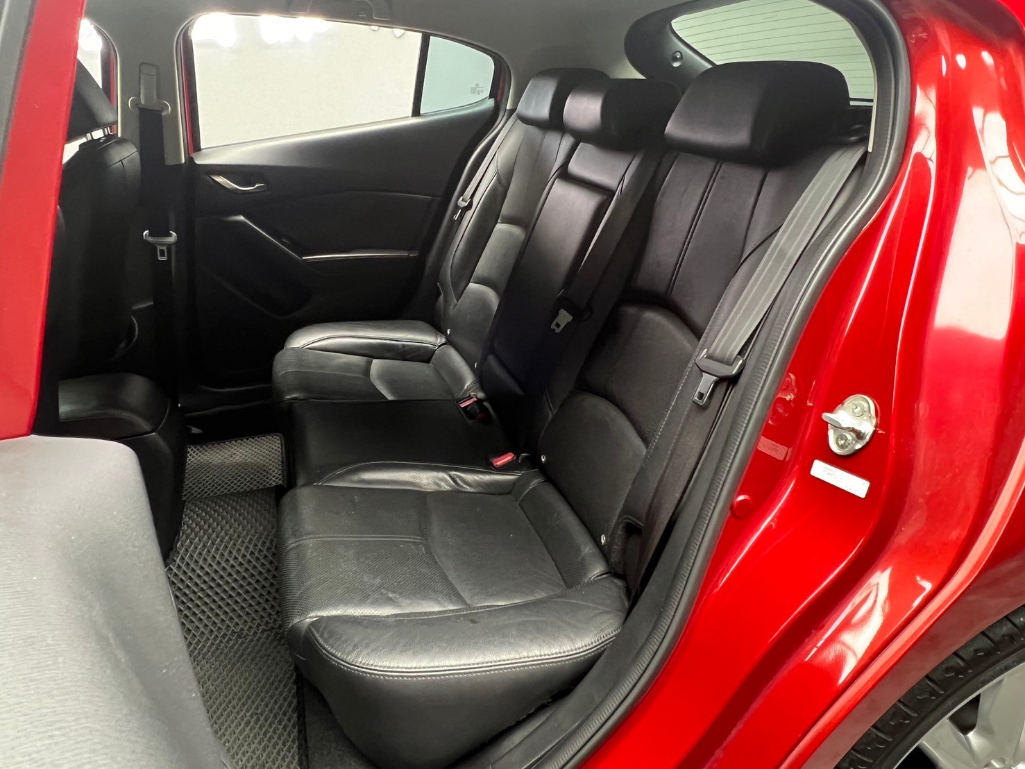 2018式 馬三 Mazda3 5D 尊榮安全版 魂動 掀背 ❗️(200)【 元禾國際 阿龍店長 0968-691-205】阿龍中古車 二手車 中古車 新北最大車庫 實車實價 認證車 無泡水 無事故  第4張相片