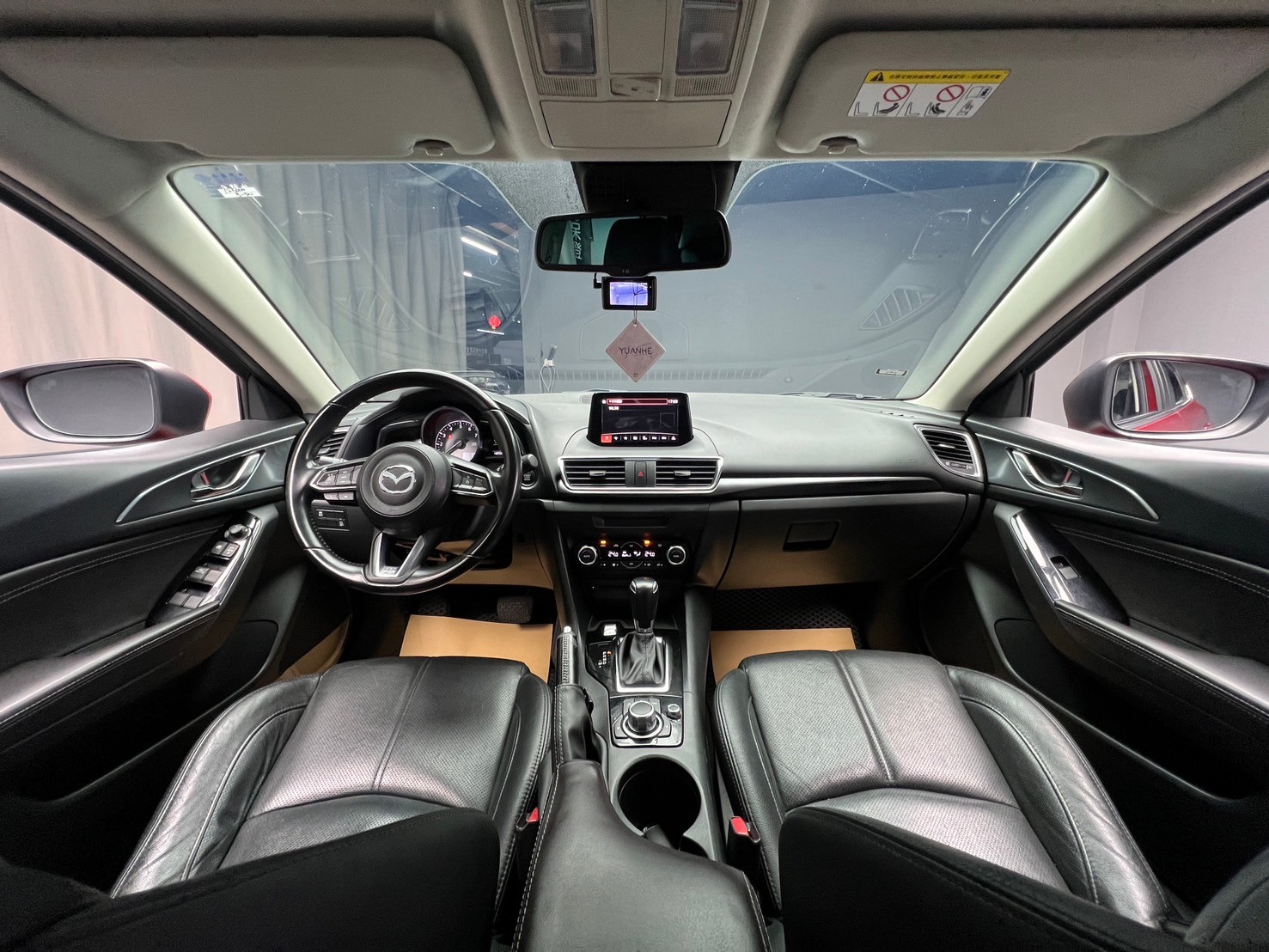 2018式 馬三 Mazda3 5D 尊榮安全版 魂動 掀背 ❗️(200)【 元禾國際 阿龍店長 0968-691-205】阿龍中古車 二手車 中古車 新北最大車庫 實車實價 認證車 無泡水 無事故  第5張相片