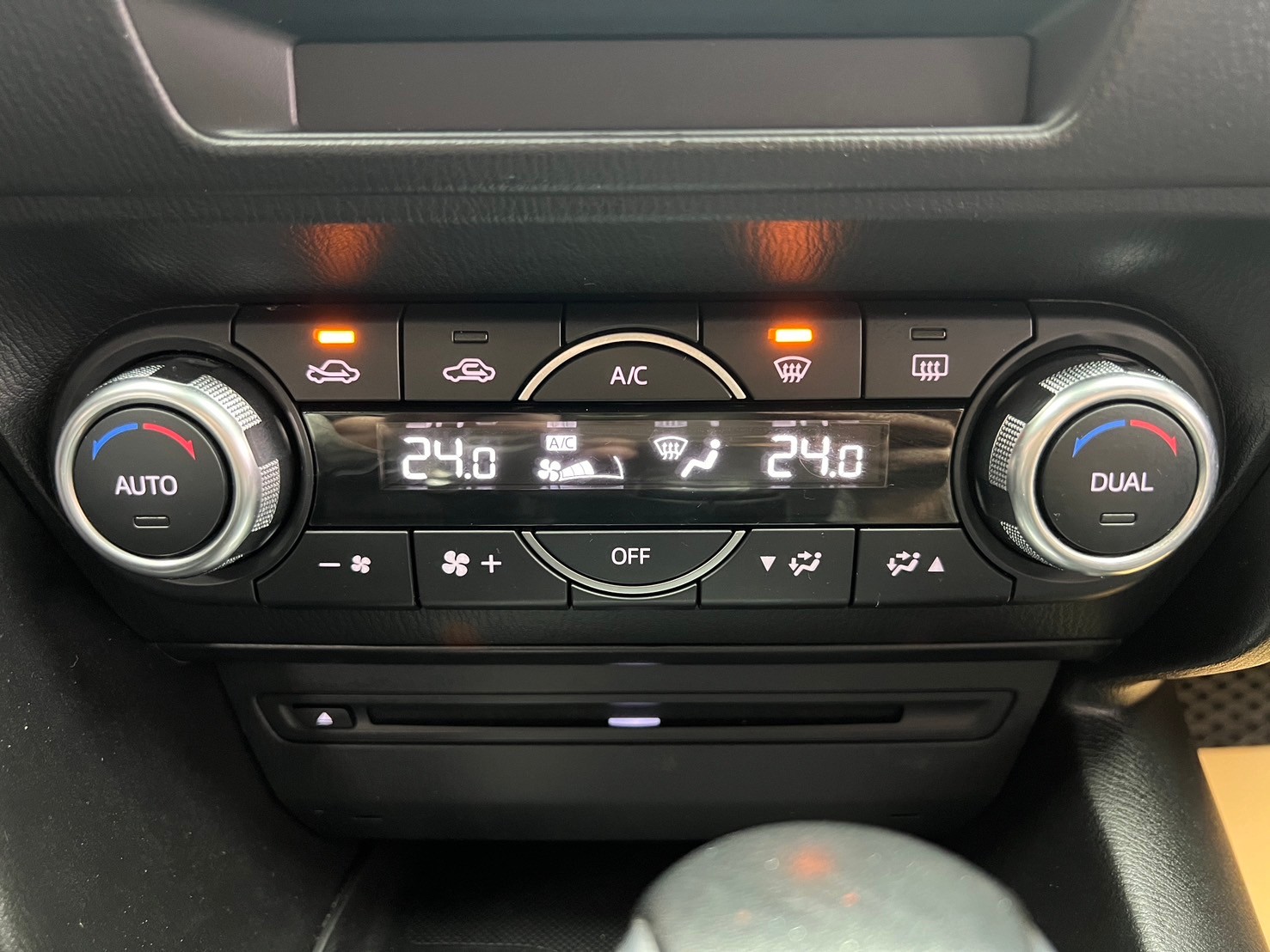 2018式 馬三 Mazda3 5D 尊榮安全版 魂動 掀背 ❗️(200)【 元禾國際 阿龍店長 0968-691-205】阿龍中古車 二手車 中古車 新北最大車庫 實車實價 認證車 無泡水 無事故  第8張相片