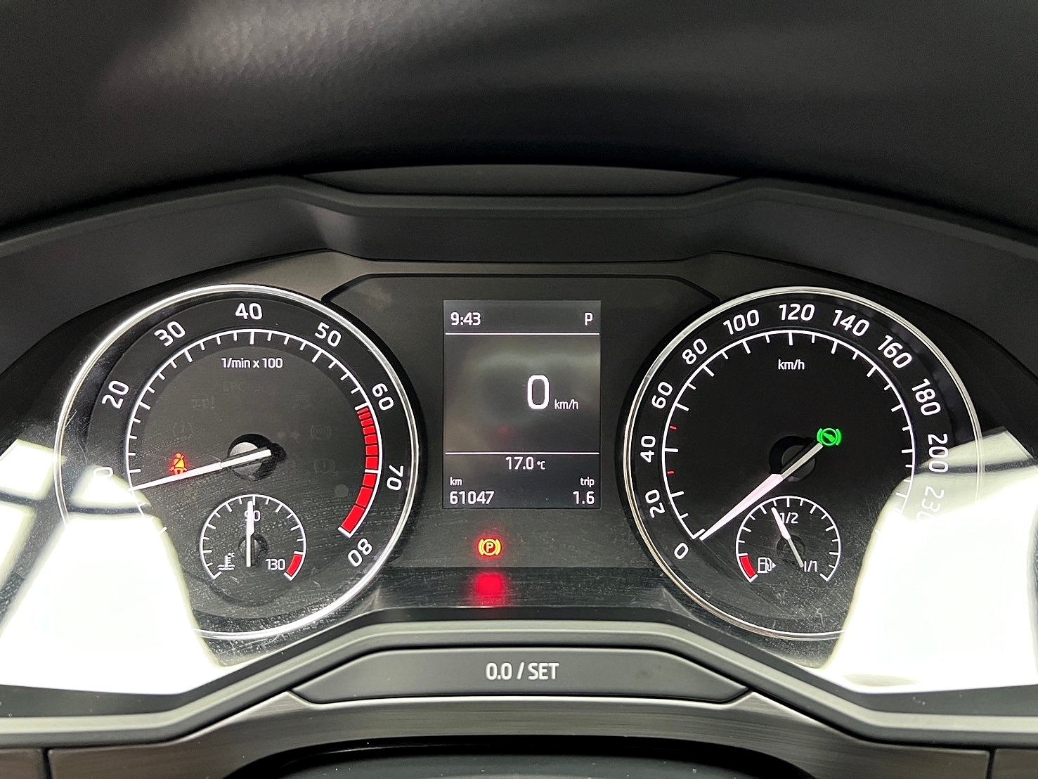 2018 Skoda Superb Sedan 菁英版 升級 平把方向盤 電尾門 CarPlay ❗️【 元禾國際 阿龍店長 0968-691-205】阿龍中古車 二手車 中古車 新北最大車庫 實車實價 認證車 無泡水 無事故 (094)  第10張相片