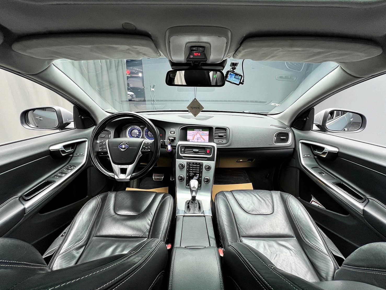 2012 Volvo V60 T5 R-Design 天窗 ACC跟車 旅行車 ❗️【 元禾國際 阿龍店長 0968-691-205】阿龍中古車 二手車 中古車 新北最大車庫 實車實價 認證車 無泡水 無事故(110)  第5張相片