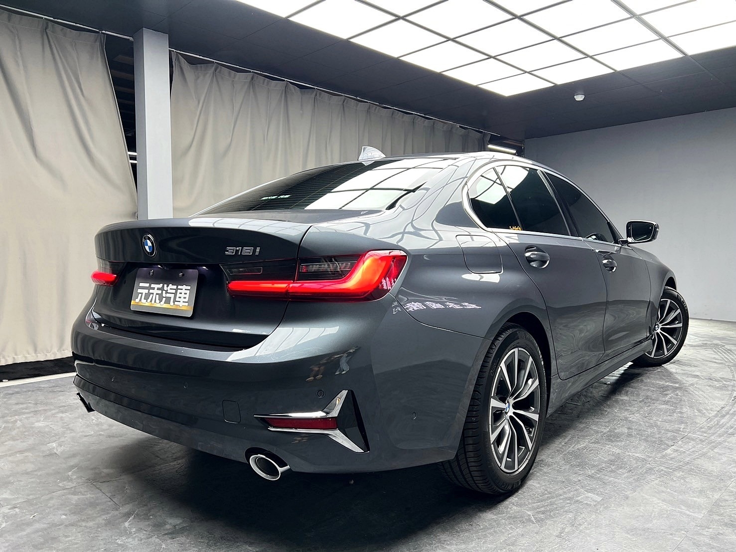 2021 G20 BMW 318i Luxury 5AU 套件 跟車 環景 數位虛擬座艙 CarPlay ❗️【 元禾國際 阿龍店長 0968-691-205】阿龍中古車 二手車 中古車 新北最大車庫 實車實價 認證車 無泡水 無事故100  第2張相片