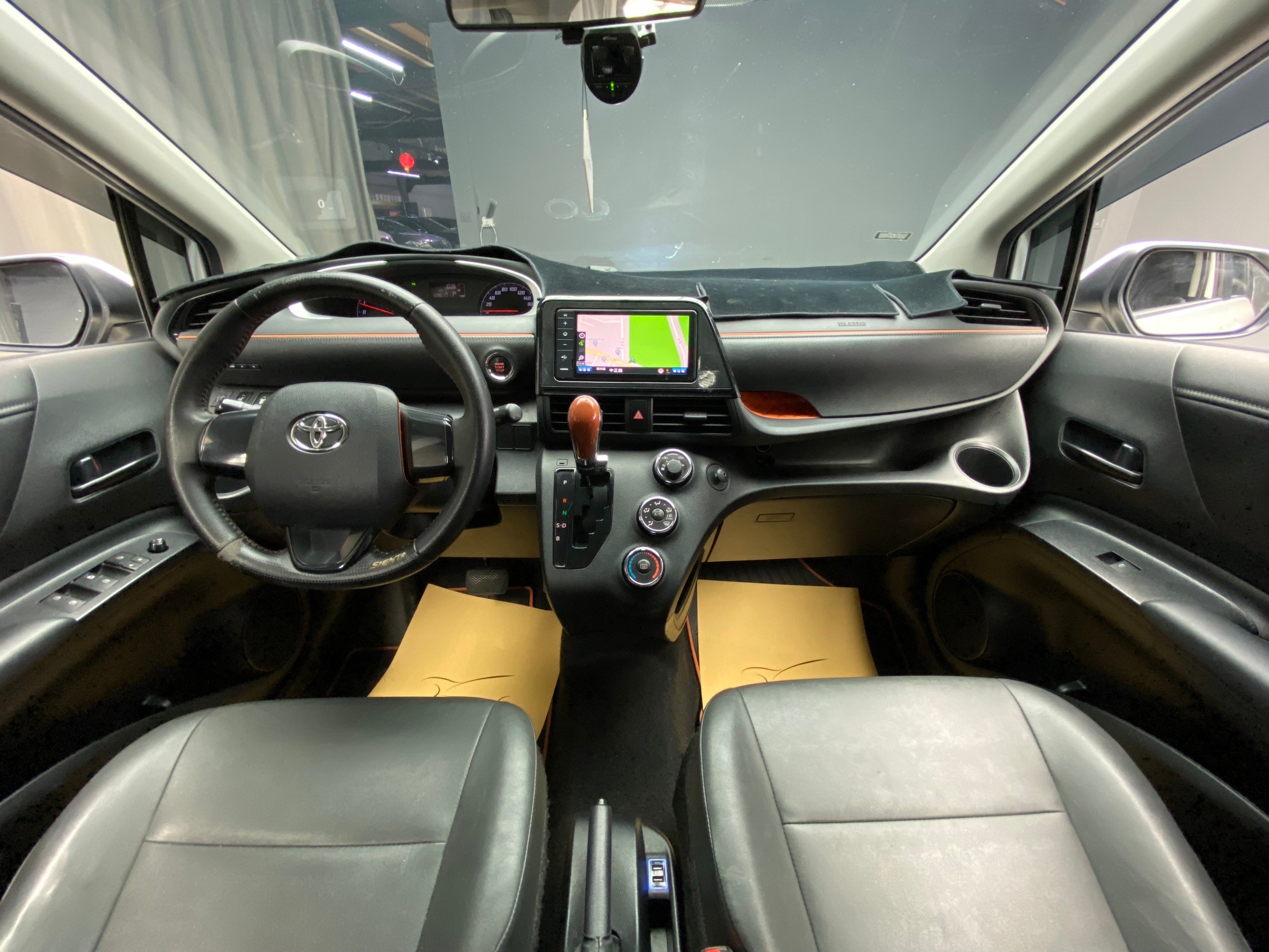 2018 Toyota Sienta 5人座 經典版 升級 抬頭顯示 ❗️【 元禾國際 阿龍店長 0968-691-205】阿龍中古車 二手車 中古車 新北最大車庫 實車實價 認證車 無泡水 無事故(002)  第4張相片