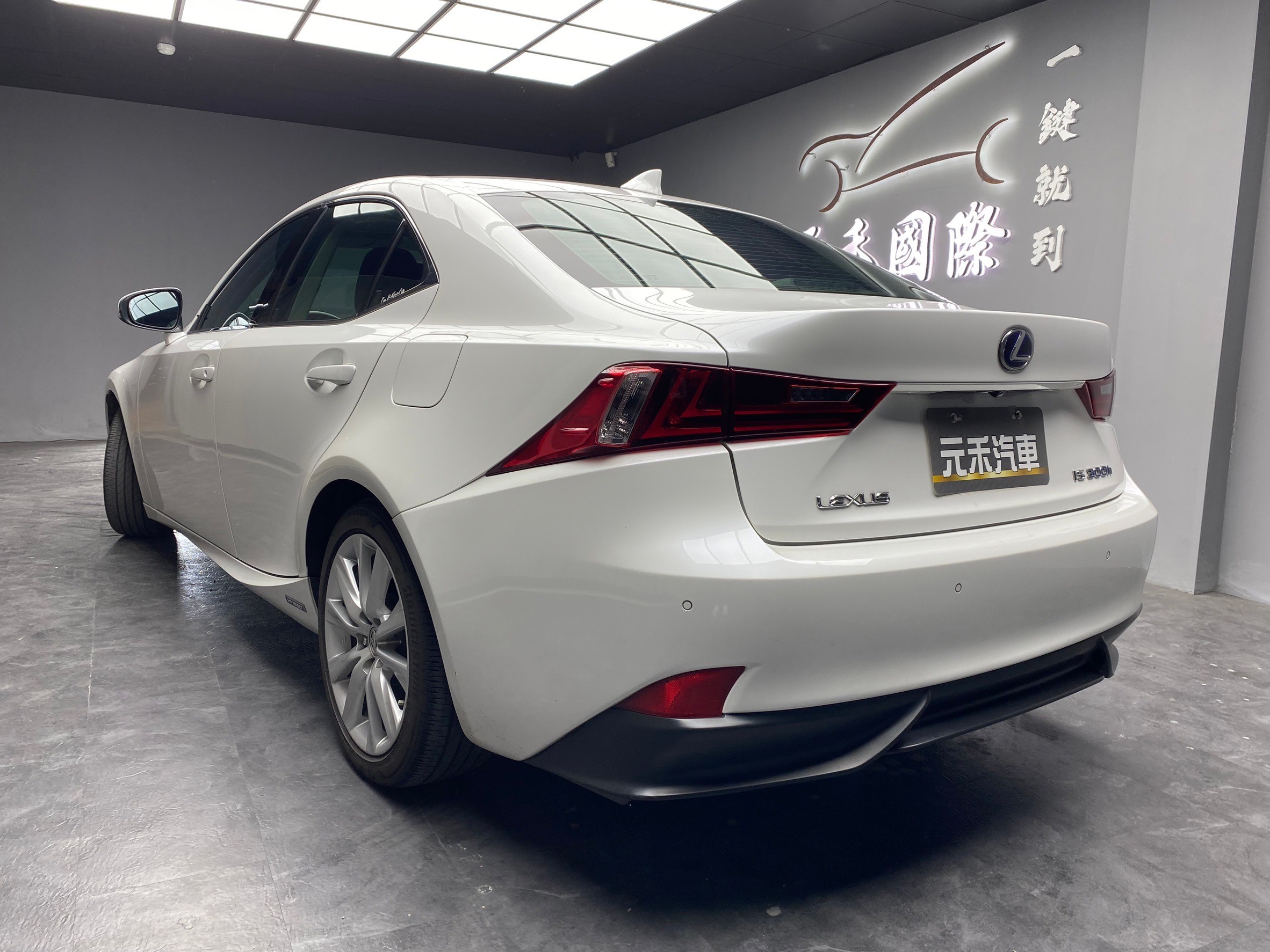 2014 Lexus IS300h 豪華版 已更換 原廠大電池 ❗️【 元禾國際 阿龍店長 0968-691-205】阿龍中古車 二手車 中古車 新北最大車庫 實車實價 認證車 無泡水 無事故(087)  第3張相片