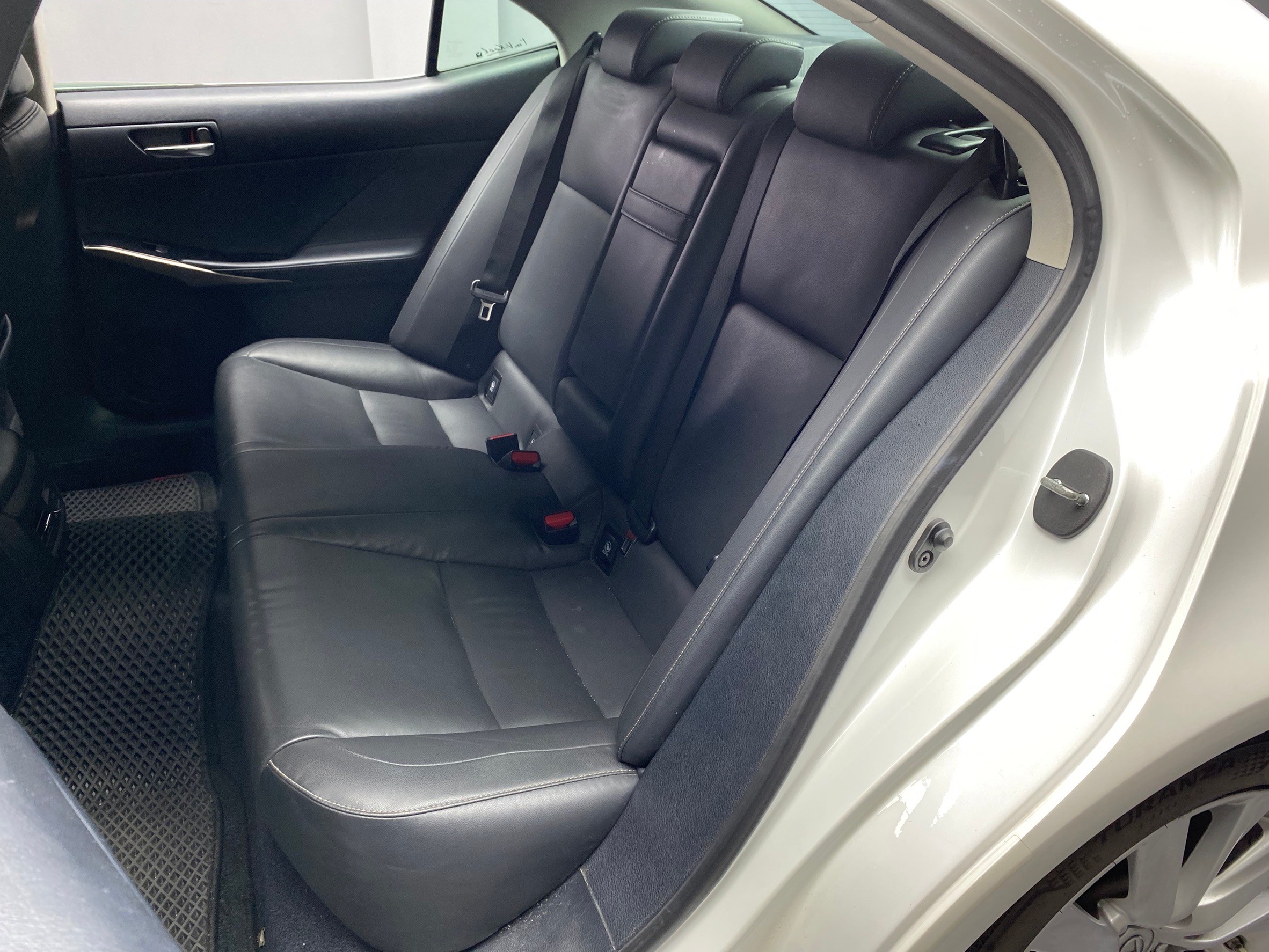 2014 Lexus IS300h 豪華版 已更換 原廠大電池 ❗️【 元禾國際 阿龍店長 0968-691-205】阿龍中古車 二手車 中古車 新北最大車庫 實車實價 認證車 無泡水 無事故(087)  第4張相片