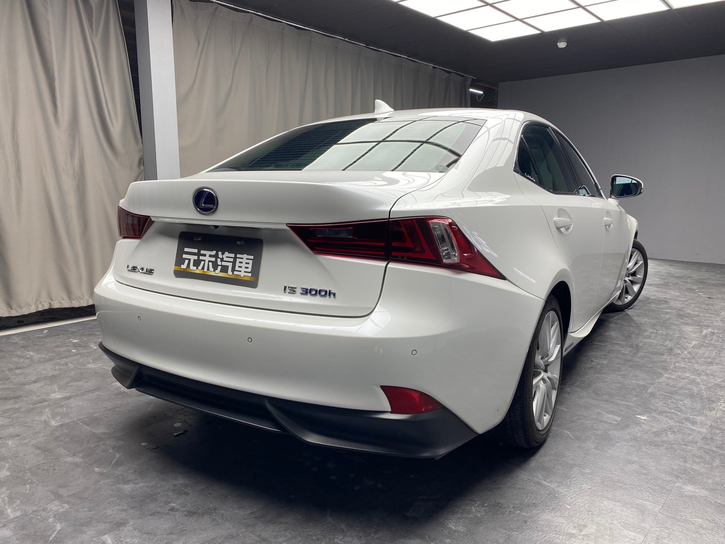2014 Lexus IS300h 豪華版 已更換 原廠大電池 ❗️【 元禾國際 阿龍店長 0968-691-205】阿龍中古車 二手車 中古車 新北最大車庫 實車實價 認證車 無泡水 無事故(087)  第10張相片
