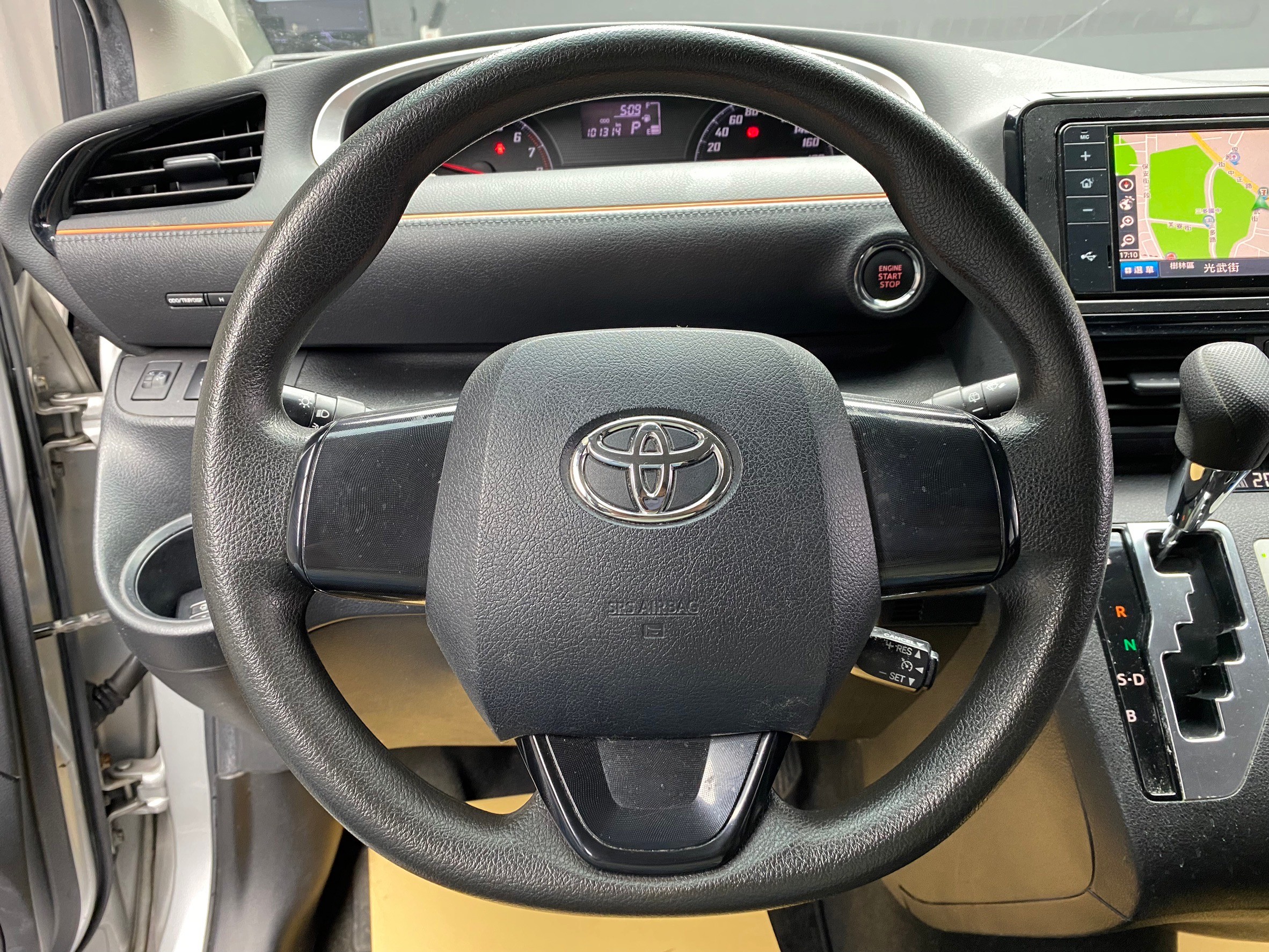 2017 Toyota Sienta 五人座 豪華+ 右電滑門 導航 ❗️【 元禾國際 阿龍店長 0968-691-205】阿龍中古車 二手車 中古車 新北最大車庫 實車實價 認證車 無泡水 無事故(135)  第6張相片