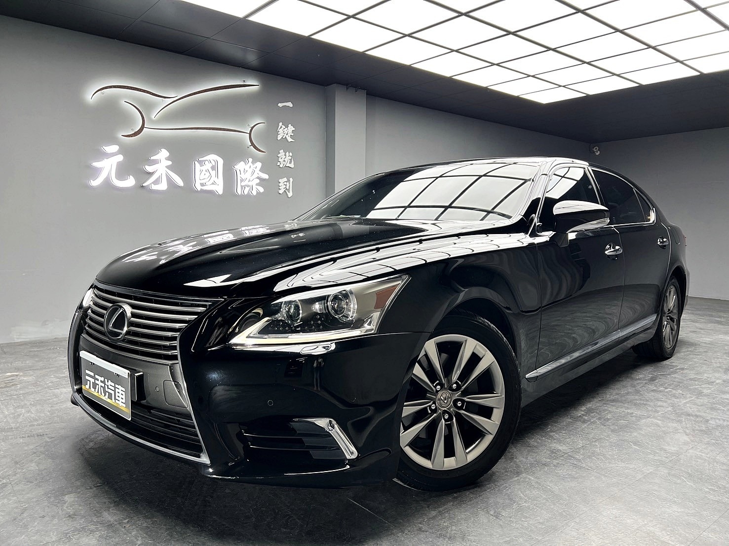 2017 Lexus LS460L 首席長軸版 電吸門/總裁坐駕❗️【 元禾國際 阿龍店長 0968-691-205】阿龍中古車 二手車 中古車 新北最大車庫 實車實價 認證車 無泡水 無事故 (123)  第2張相片