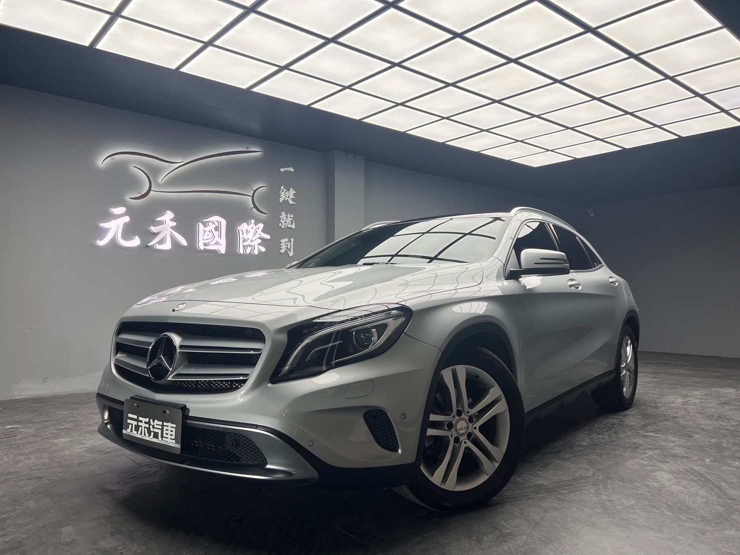2015式 X156 Benz GLA200d CDI 四驅 全景雙天窗 自動停車 安卓機 ❗️【 元禾國際 阿龍店長 0968-691-205】阿龍中古車 二手車 中古車 新北最大車庫 實車實價 認證車 無泡水 無事故 (248)  第4張相片