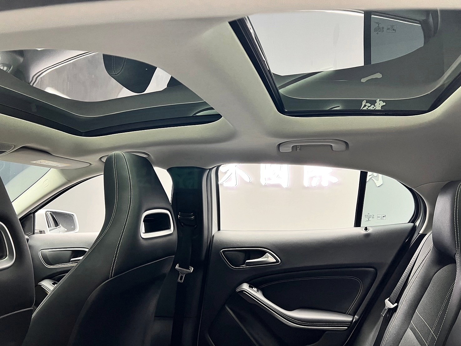 2015式 X156 Benz GLA200d CDI 四驅 全景雙天窗 自動停車 安卓機 ❗️【 元禾國際 阿龍店長 0968-691-205】阿龍中古車 二手車 中古車 新北最大車庫 實車實價 認證車 無泡水 無事故 (248)  第5張相片