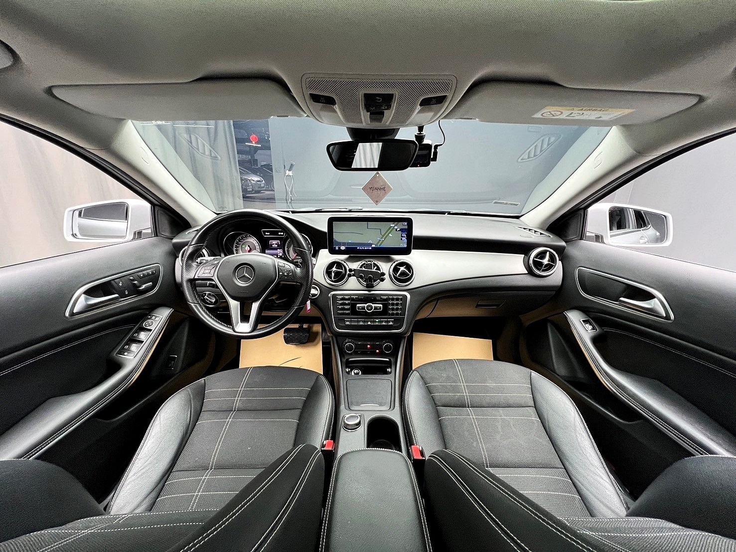 2015式 X156 Benz GLA200d CDI 四驅 全景雙天窗 自動停車 安卓機 ❗️【 元禾國際 阿龍店長 0968-691-205】阿龍中古車 二手車 中古車 新北最大車庫 實車實價 認證車 無泡水 無事故 (248)  第6張相片