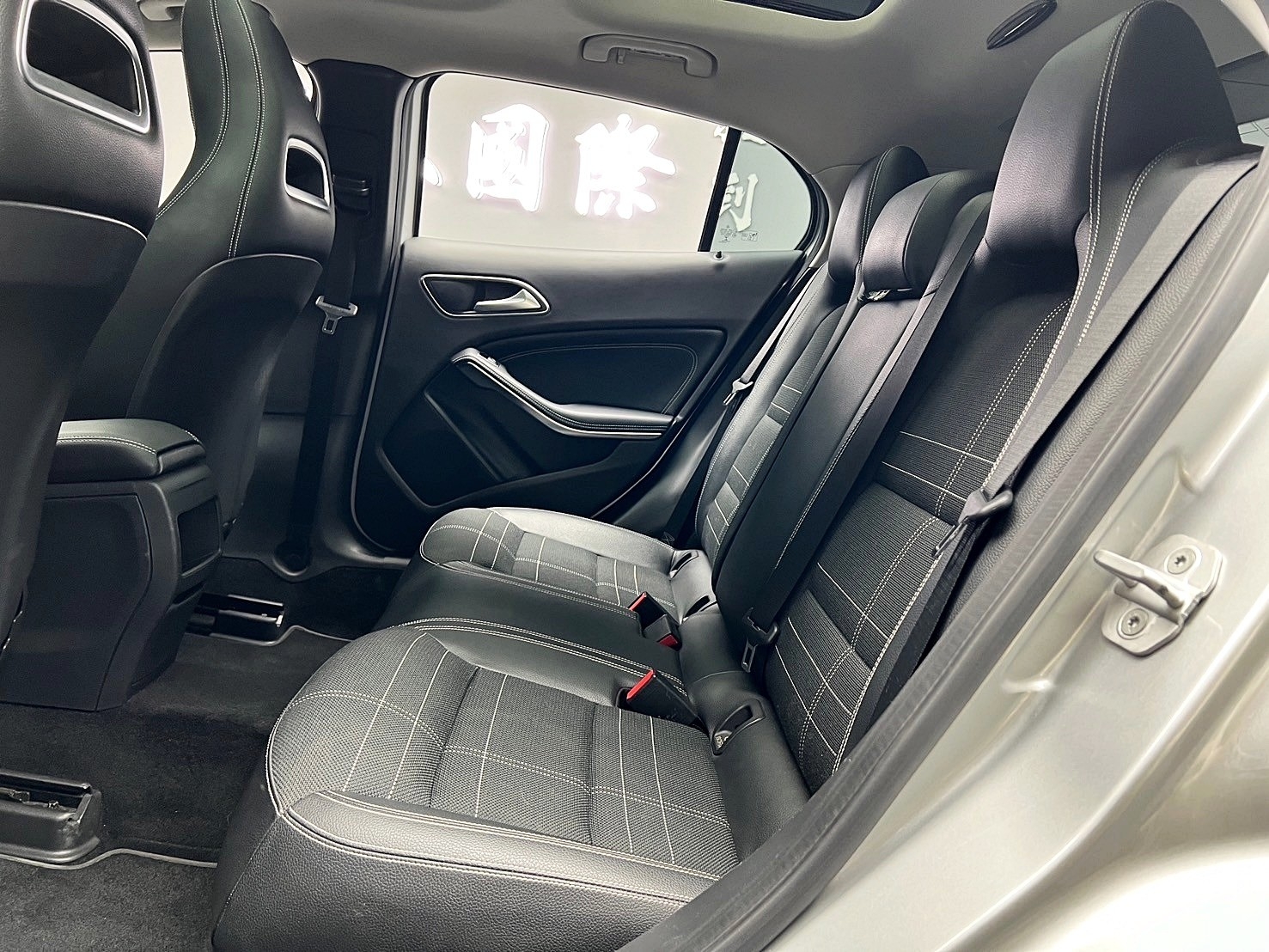2015式 X156 Benz GLA200d CDI 四驅 全景雙天窗 自動停車 安卓機 ❗️【 元禾國際 阿龍店長 0968-691-205】阿龍中古車 二手車 中古車 新北最大車庫 實車實價 認證車 無泡水 無事故 (248)  第10張相片