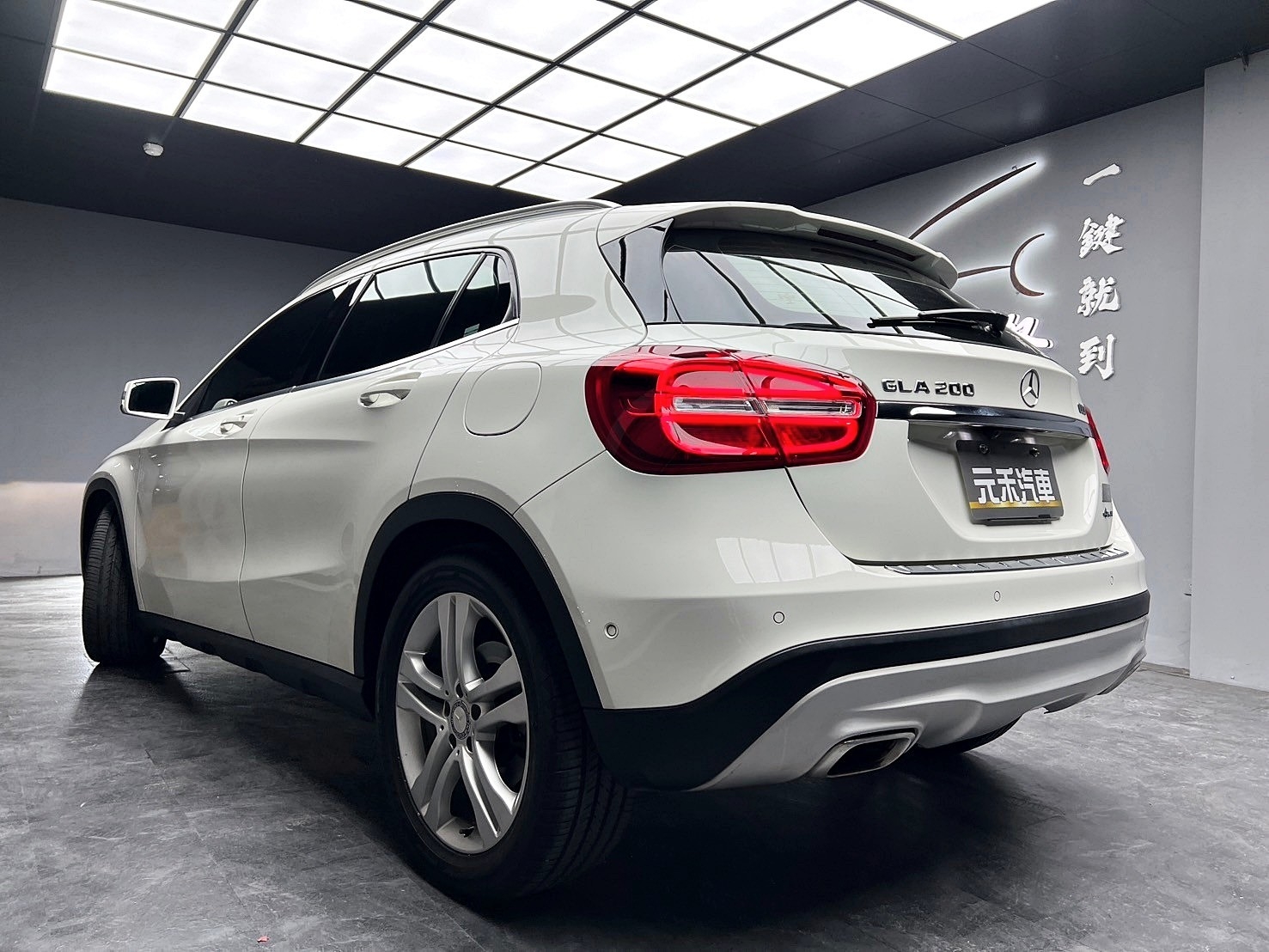 2015式 X156 Benz 賓士 GLA200d 柴油 白內室 全景雙天窗 自動停車 ❗️【 元禾國際 阿龍店長 0968-691-205】阿龍中古車 二手車 中古車 新北最大車庫 實車實價 認證車 無泡水 無事故 (083)  第2張相片