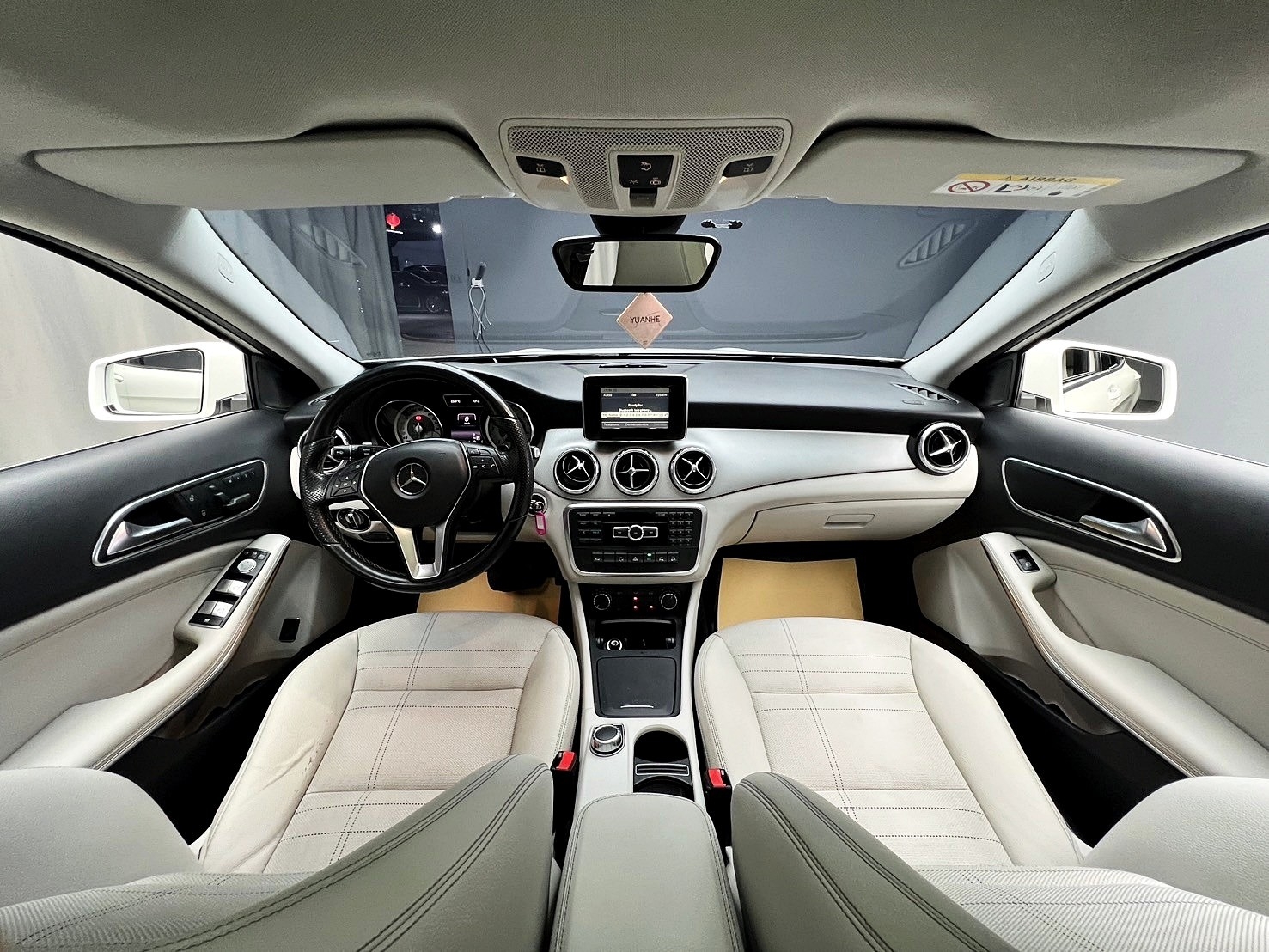 2015式 X156 Benz 賓士 GLA200d 柴油 白內室 全景雙天窗 自動停車 ❗️【 元禾國際 阿龍店長 0968-691-205】阿龍中古車 二手車 中古車 新北最大車庫 實車實價 認證車 無泡水 無事故 (083)  第5張相片