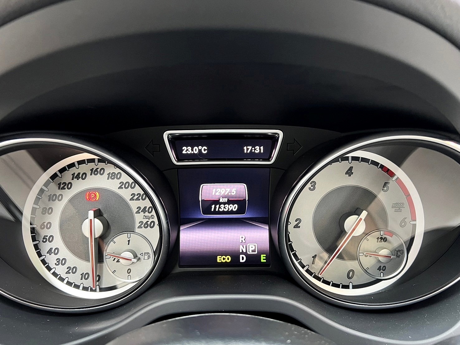 2015式 X156 Benz 賓士 GLA200d 柴油 白內室 全景雙天窗 自動停車 ❗️【 元禾國際 阿龍店長 0968-691-205】阿龍中古車 二手車 中古車 新北最大車庫 實車實價 認證車 無泡水 無事故 (083)  第7張相片