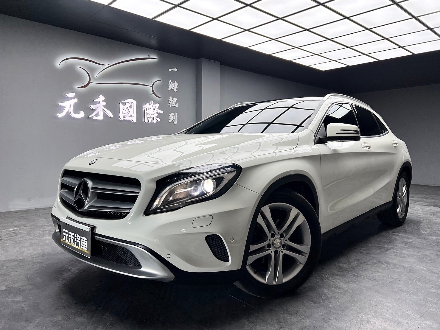 2015式 X156 Benz 賓士 GLA200d 柴油 白內室 全景雙天窗 自動停車 ❗️【 元禾國際 阿龍店長 0968-691-205】阿龍中古車 二手車 中古車 新北最大車庫 實車實價 認證車 無泡水 無事故 (083)  第9張相片