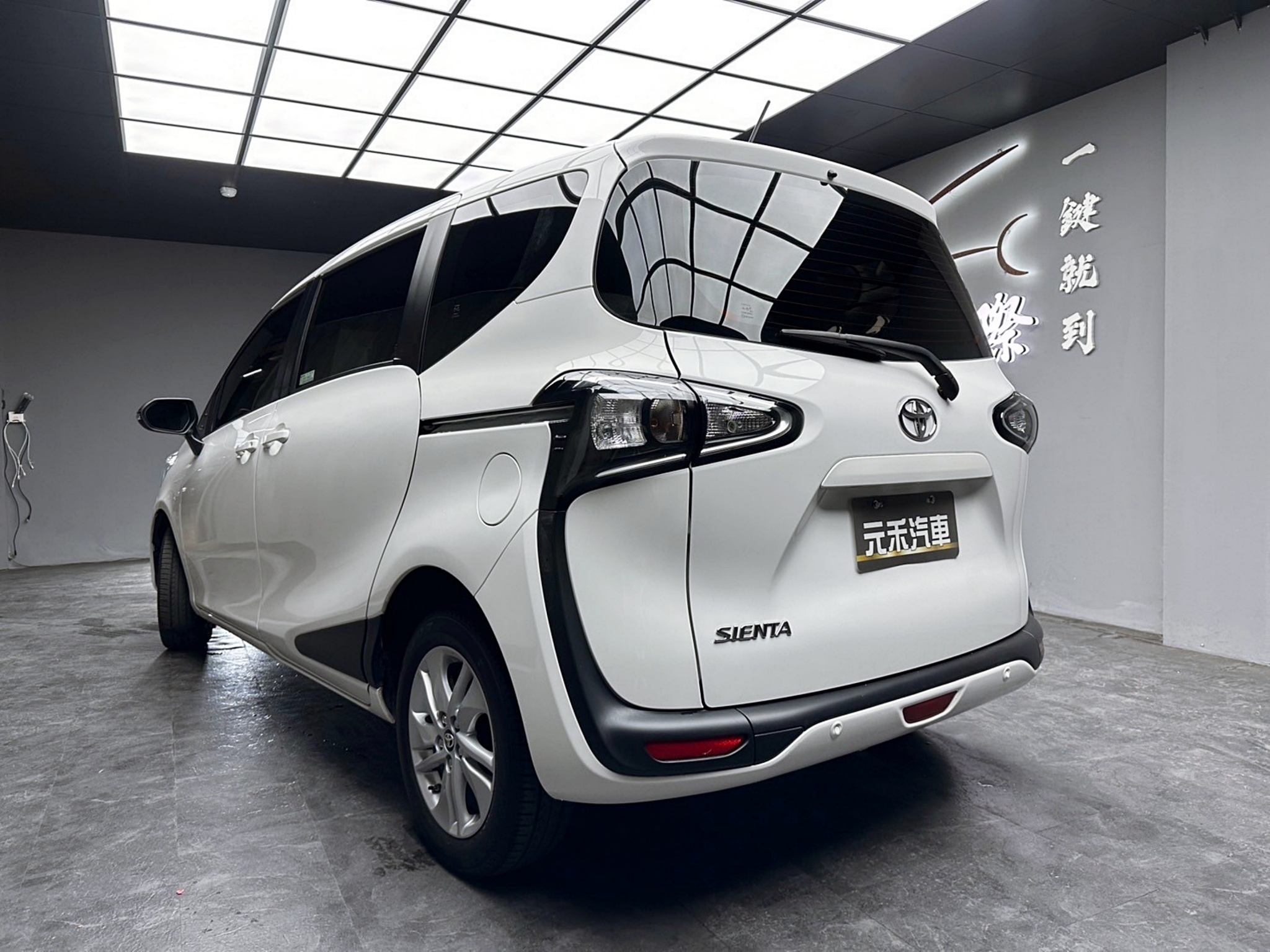 2021 Toyota Sienta 5人座 豪華版 便宜 實惠 休旅車 ❗️【 元禾國際 阿龍店長 0968-691-205】阿龍中古車 二手車 中古車 新北最大車庫 實車實價 認證車 無泡水 無事故 (072)  第3張相片