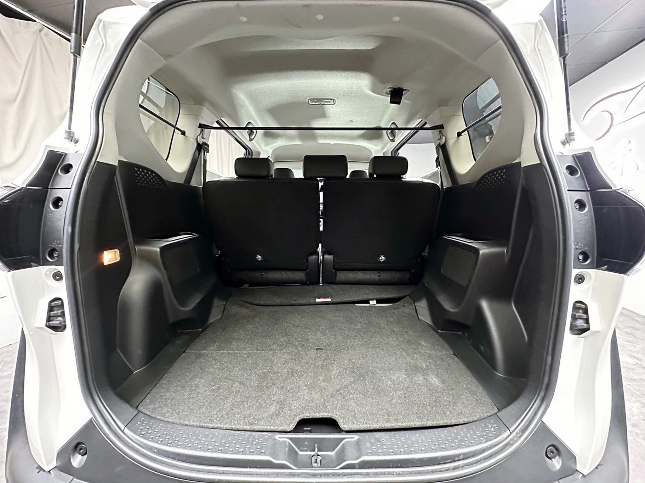 2021 Toyota Sienta 5人座 豪華版 便宜 實惠 休旅車 ❗️【 元禾國際 阿龍店長 0968-691-205】阿龍中古車 二手車 中古車 新北最大車庫 實車實價 認證車 無泡水 無事故 (072)  第5張相片